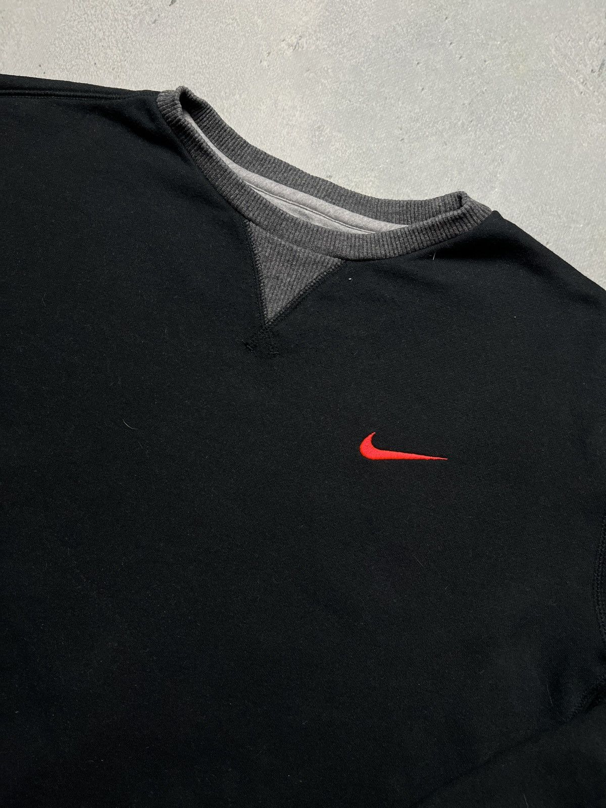 Nike Vintage Crewneck Nike boxy small swoosh y2k fits logo USA 🇺🇸 Size US XL / EU 56 / 4 - 1 Thumbnail