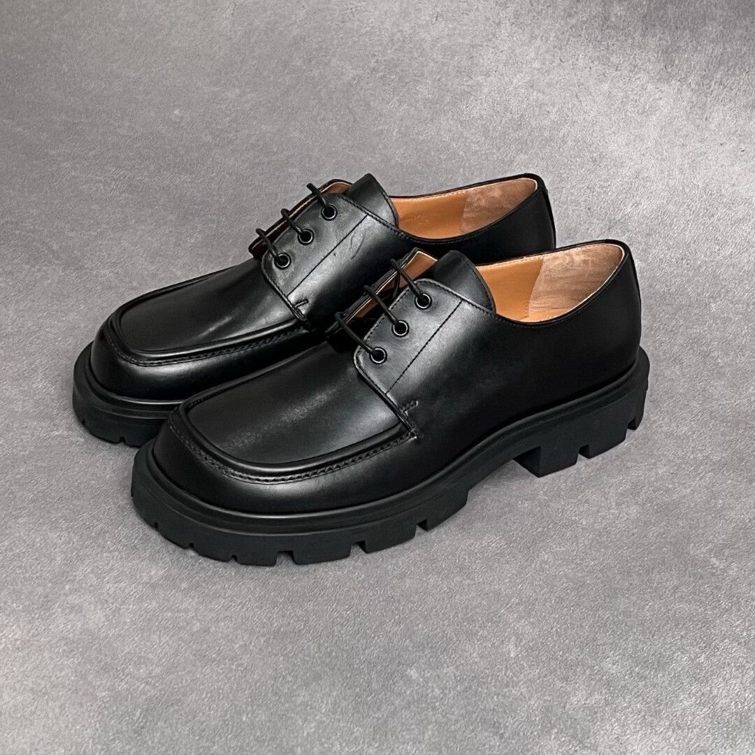 Maison Margiela Maison Margiela Leather Black Lowtop Sneakers 10 Men Size US 10 / EU 43 - 1 Thumbnail