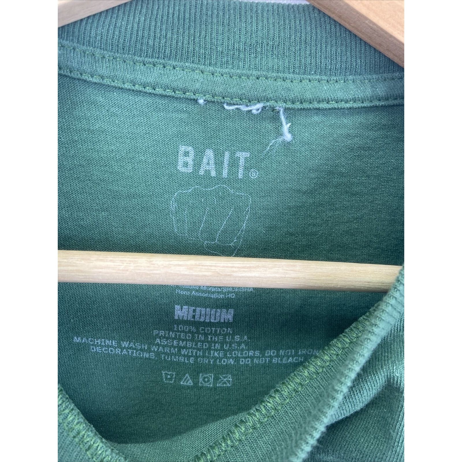 Bait Bait One Punch Man Green Long Sleeve T-Shirt Size Medium Size US M / EU 48-50 / 2 - 3 Thumbnail