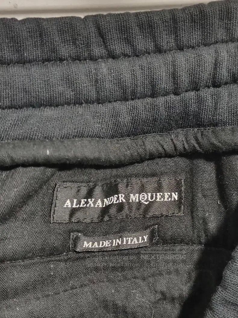 Alexander McQueen Alexander Mcqueen SizeXL Black casual pants Size US 33 - 5 Thumbnail