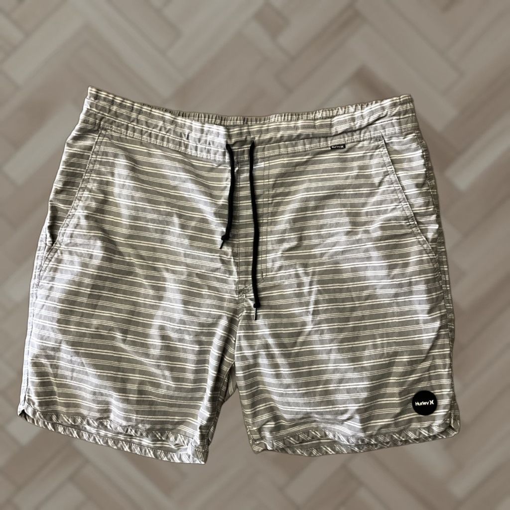 Hurley Hurley 6" Inseam Gray White Striped Pull On Bermuda Shorts Men's XL Size US 36 / EU 52 - 1 Thumbnail