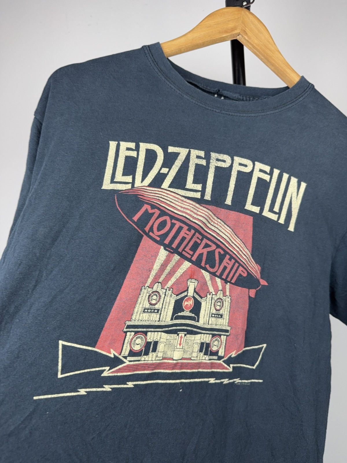 Led Zeppelin Vintage 00s Led Zeppelin Mothership Rock Band Faded T-Shirt Size US M / EU 48-50 / 2 - 10 Thumbnail