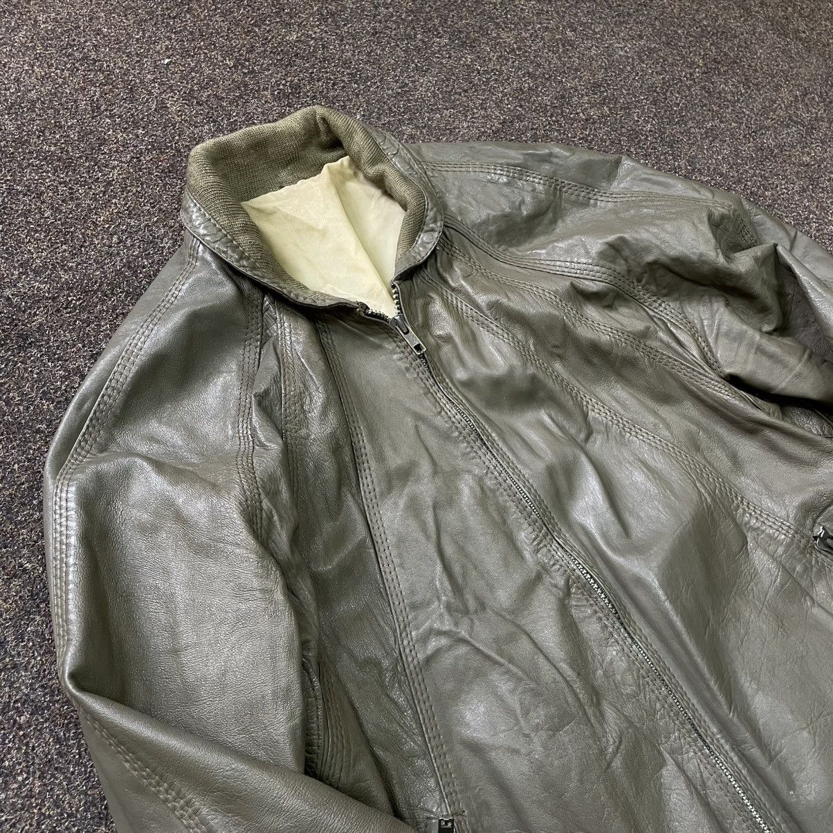 Vintage Vintage Y2K Faded Nylon Bomber Jacket Streetwear Khaki M Size US M / EU 48-50 / 2 - 3 Thumbnail