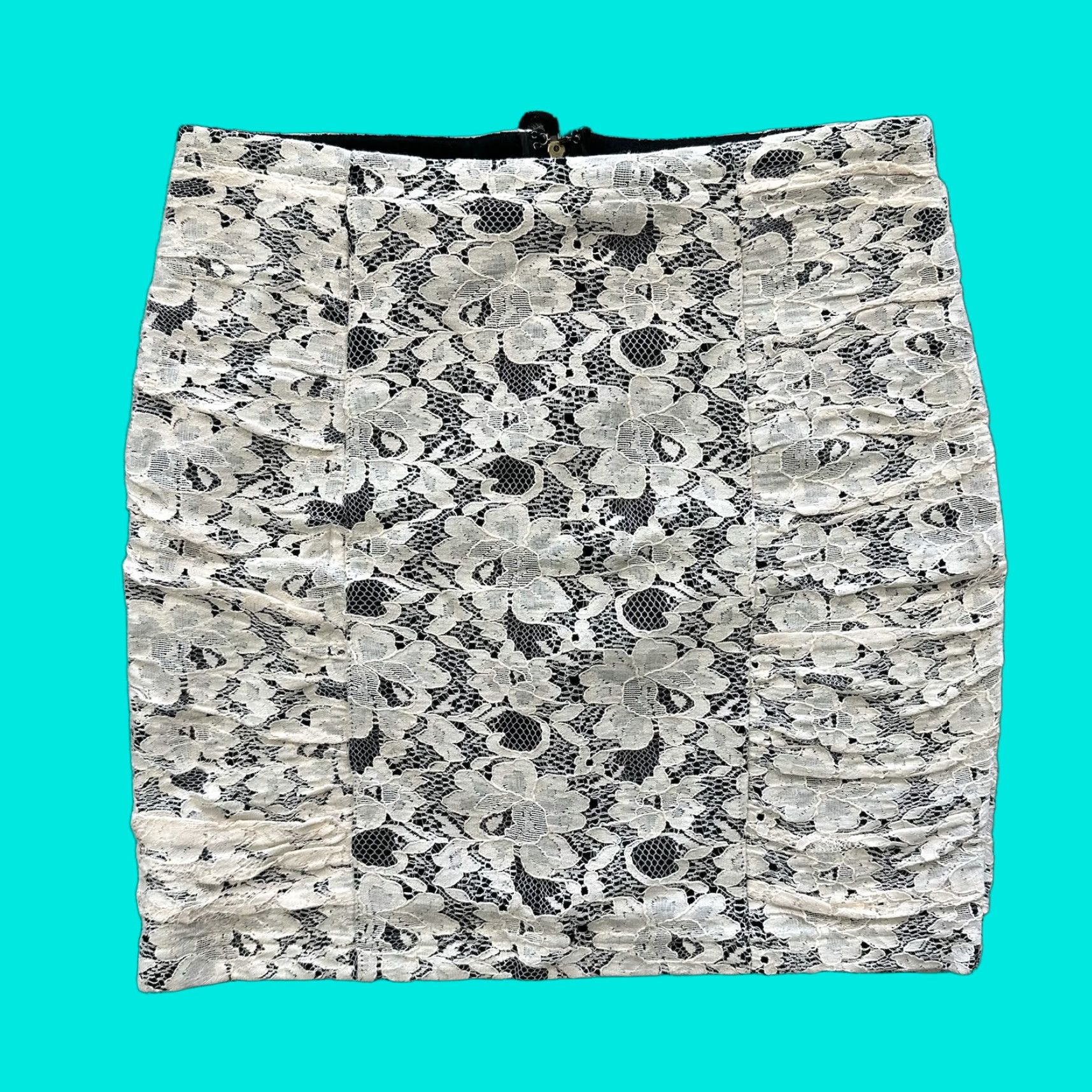Forever 21 FOREVER 21 White Mini Skirt Womens M Lace Lined 28x16 Casual Event 90s Rise Mid Short Size M Color White Size 32" / US 10 / IT 46 - 1 Thumbnail