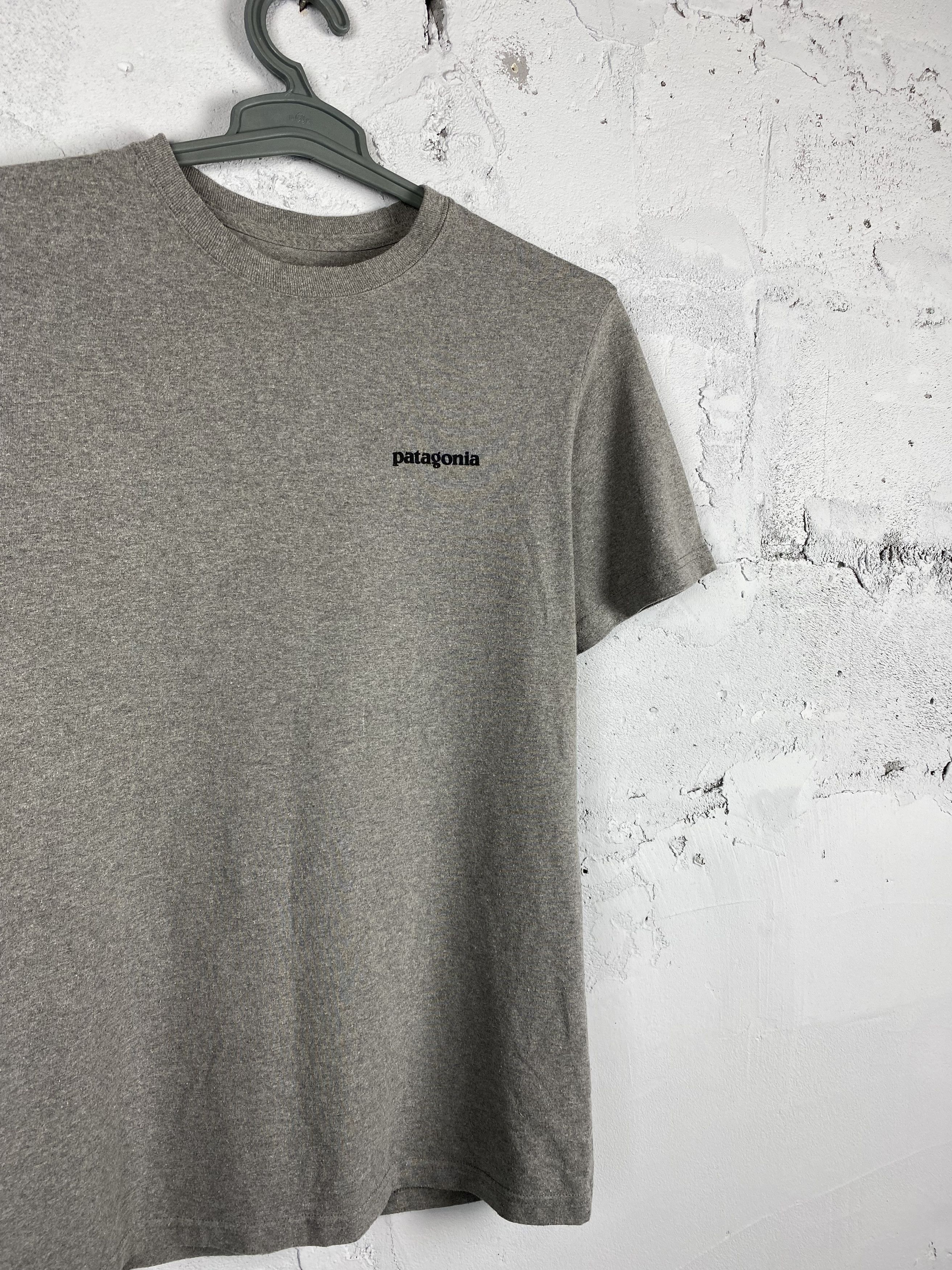 Patagonia × Vintage Patagonia Back Logo T-Shirt Grey Size US S / EU 44-46 / 1 - 3 Thumbnail