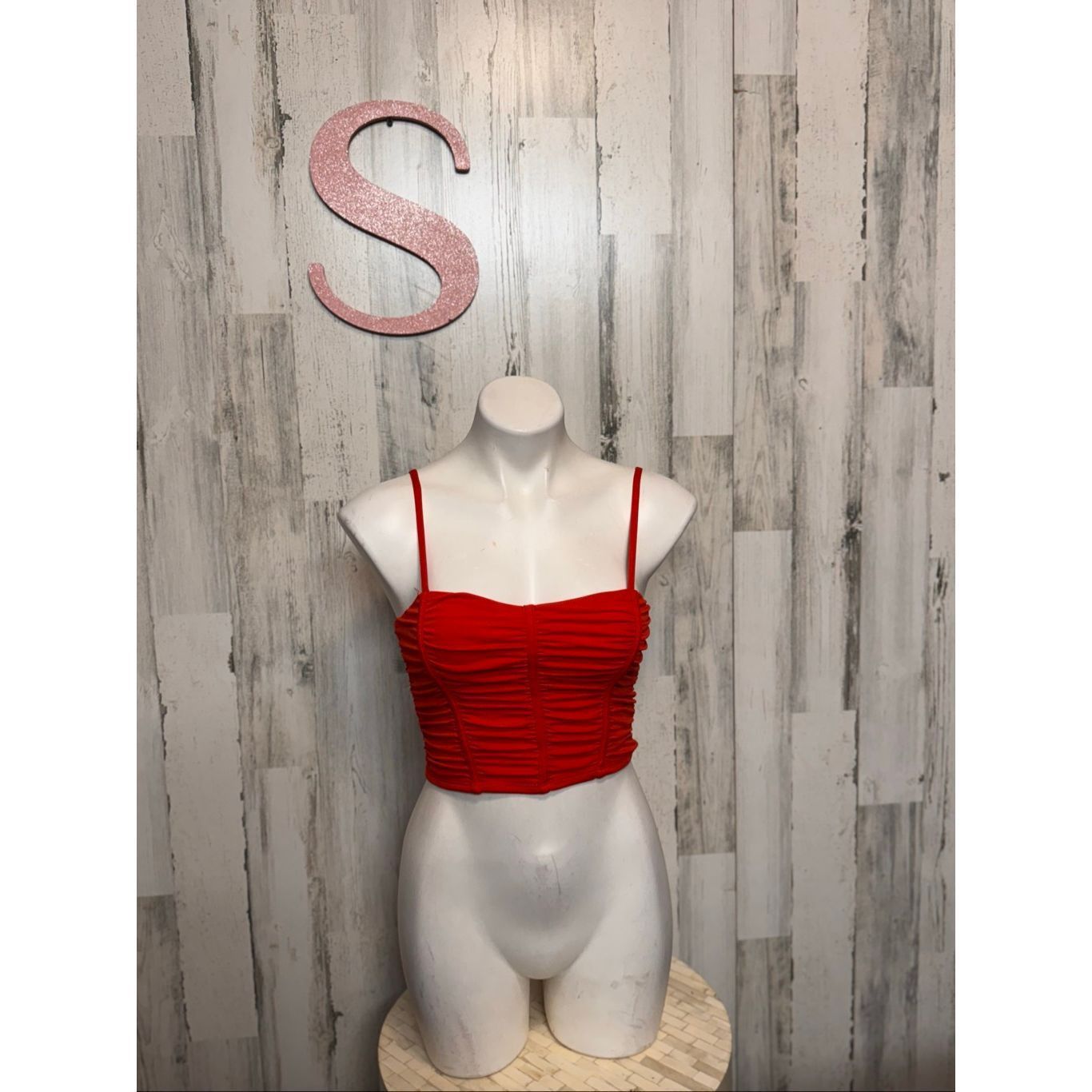 Forever 21 Forever 21 Red Ruched Spaghetti Strap Crop Top Size S Size S / US 4 / IT 40 - 1 Thumbnail