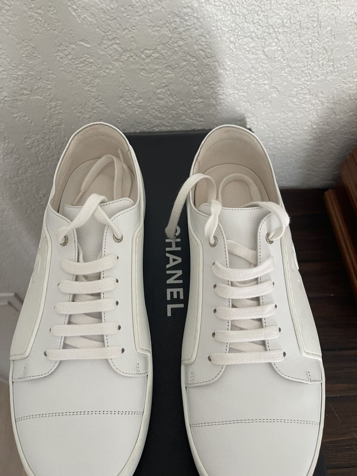 Chanel Chanel G32721 White Calfskin CC Logo Low-Top Rare All-White Size US 10.5 / EU 43-44 - 2 Thumbnail
