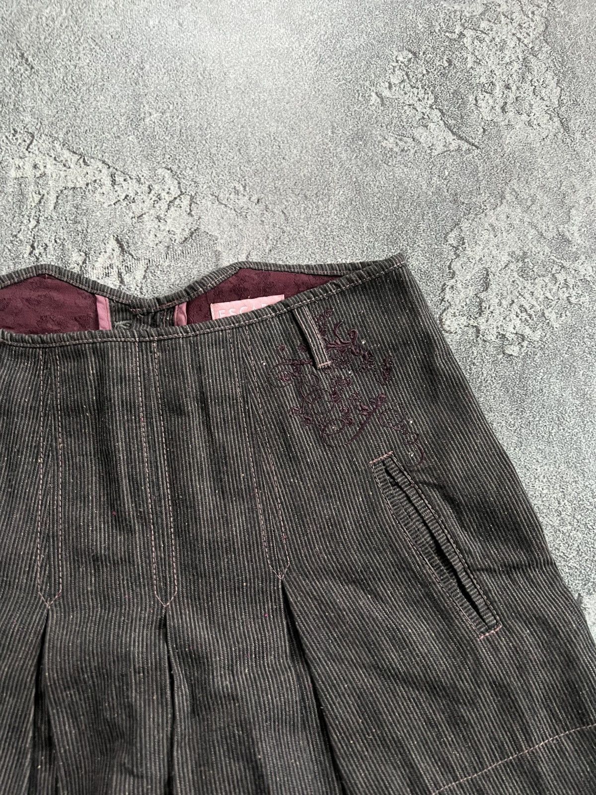 Escada Escada Brown Pinstripe Mini Skirt Size 14 Pleated Pockets Size 32" / US 10 / IT 46 - 2 Thumbnail