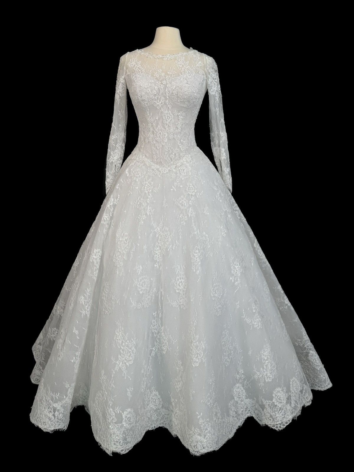 Other Preloved US 8-10 Anna Augusta French Corded Lace Bridal Gown Size L / US 10 / IT 46 - 1 Thumbnail