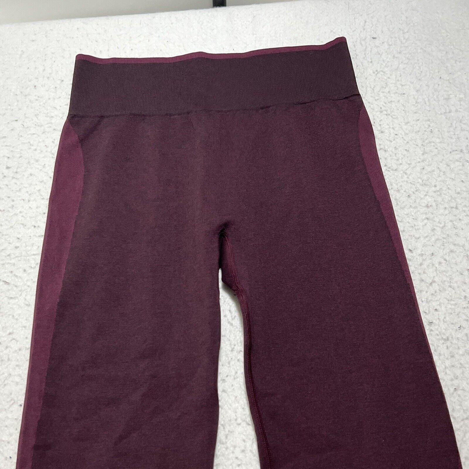 Victoria's Secret Victoria's Secret PINK Large Purple Capri Length Leggings Size 34" / US 12 / IT 48 - 2 Thumbnail