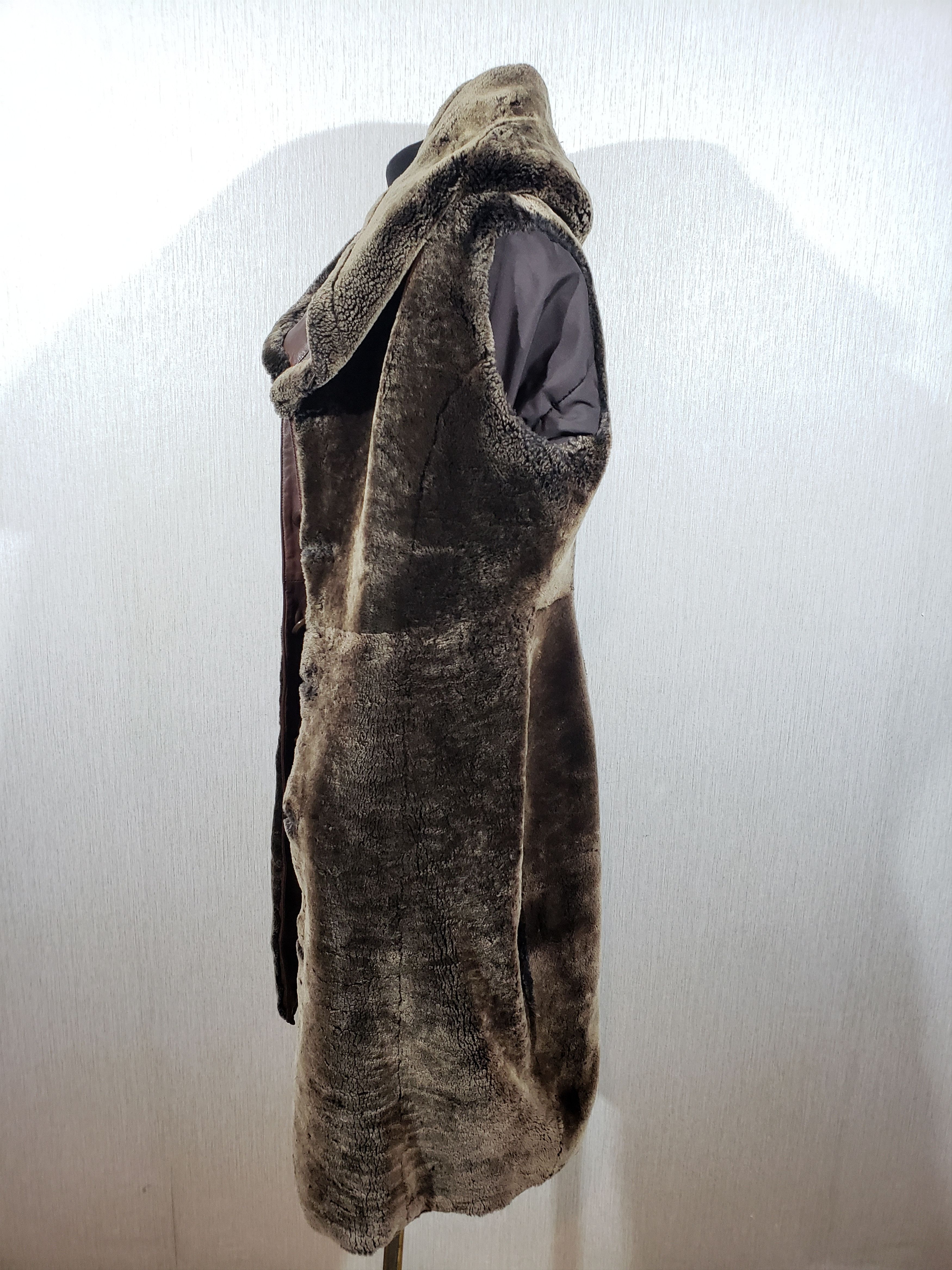 Other Stylish brown sheepskin coat with a warm hood. Size L / US 10 / IT 46 - 9 Thumbnail