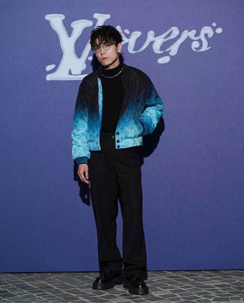Louis Vuitton Louis Vuitton Black and blue gradient full-print bomber ja Size US M / EU 48-50 / 2 - 7 Thumbnail