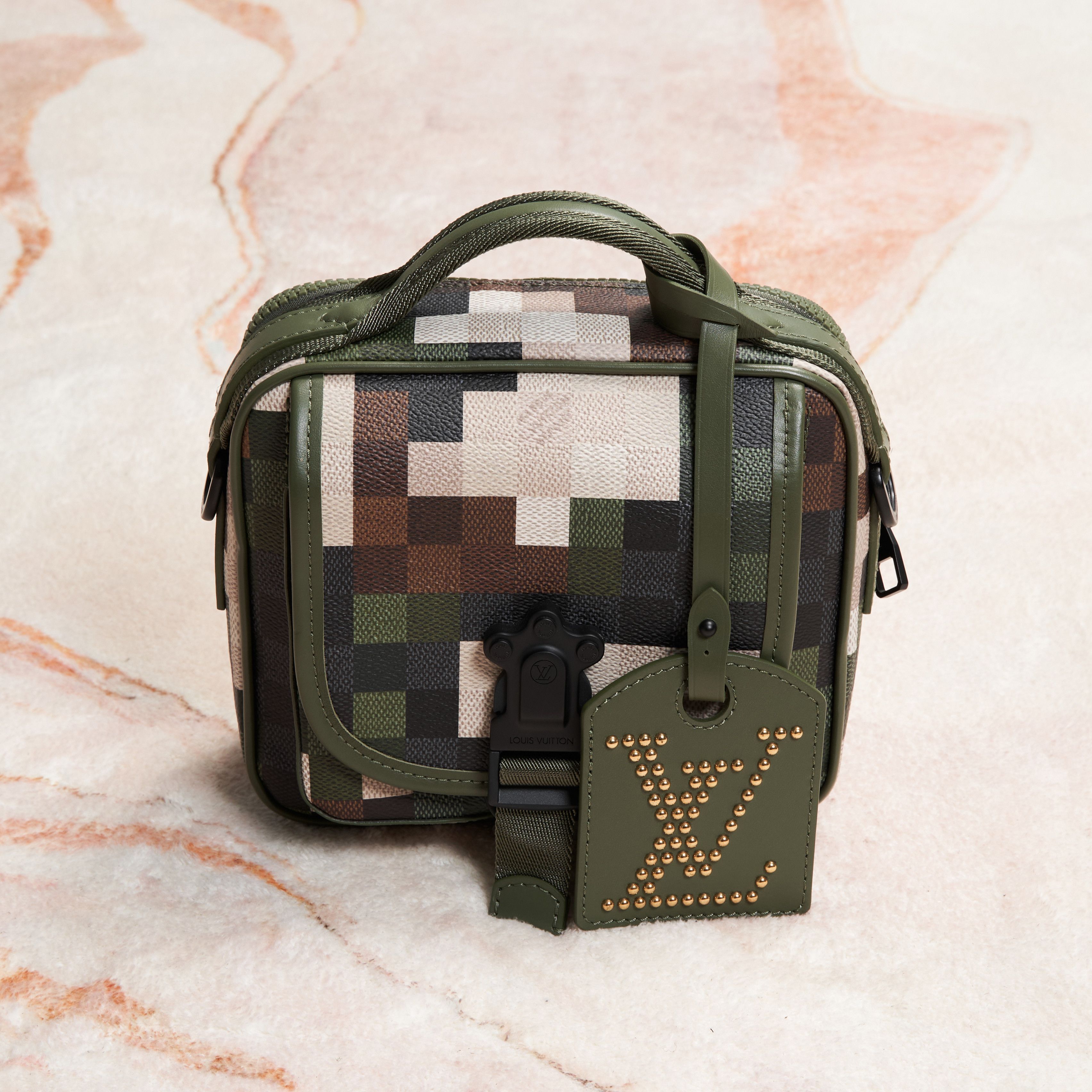 Louis Vuitton LOUIS VUITTON Sac Messenger Quest Size ONE SIZE - 1 Thumbnail