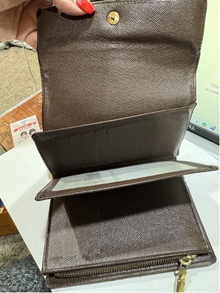 Louis Vuitton Louis Vuitton Alexandra Damier Ebene Portefeuille Tri Wallet Size ONE SIZE - 8 Thumbnail