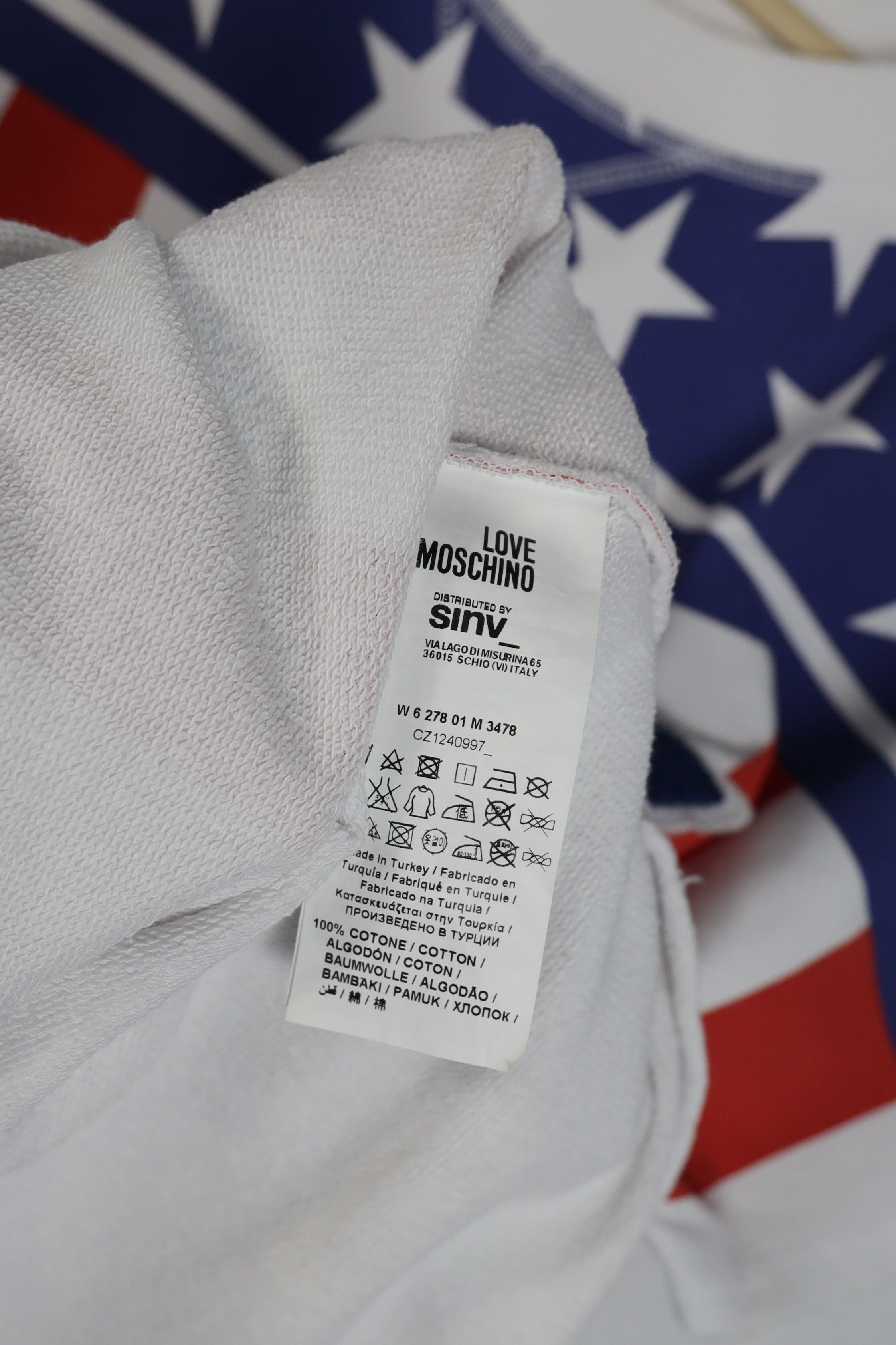 Moschino Moschino Love Embroidered Flag Graphic Print Tee T-shirt Size US M / EU 48-50 / 2 - 7 Thumbnail