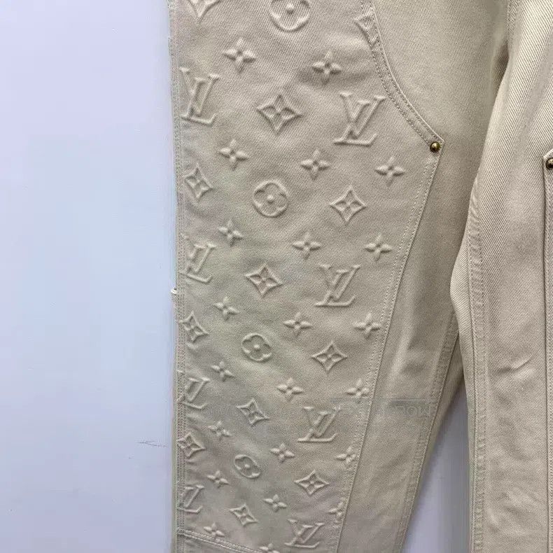 Louis Vuitton Louis Vuitton 23 pairs of beige print patchwork slacks pan Size US 32 / EU 48 - 4 Thumbnail