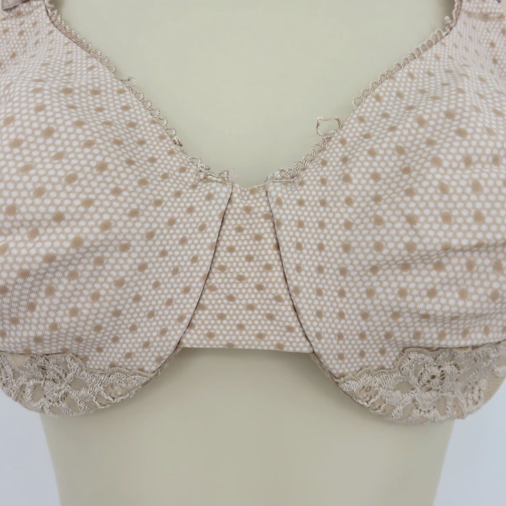 Vintage Olga Bra 36C Full Coverage Underwire T-Shirt Beige Polka Dot 35063 Ladies Womens Clothing Size ONE SIZE - 4 Thumbnail