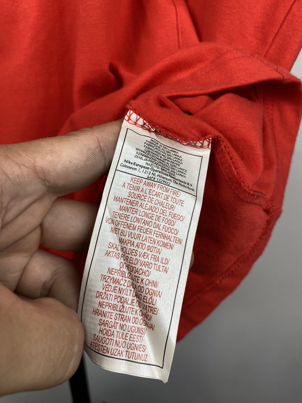Nike × Vintage Vintage 90s 00s Nike Air Max red T-shirt Size US L / EU 52-54 / 3 - 8 Thumbnail