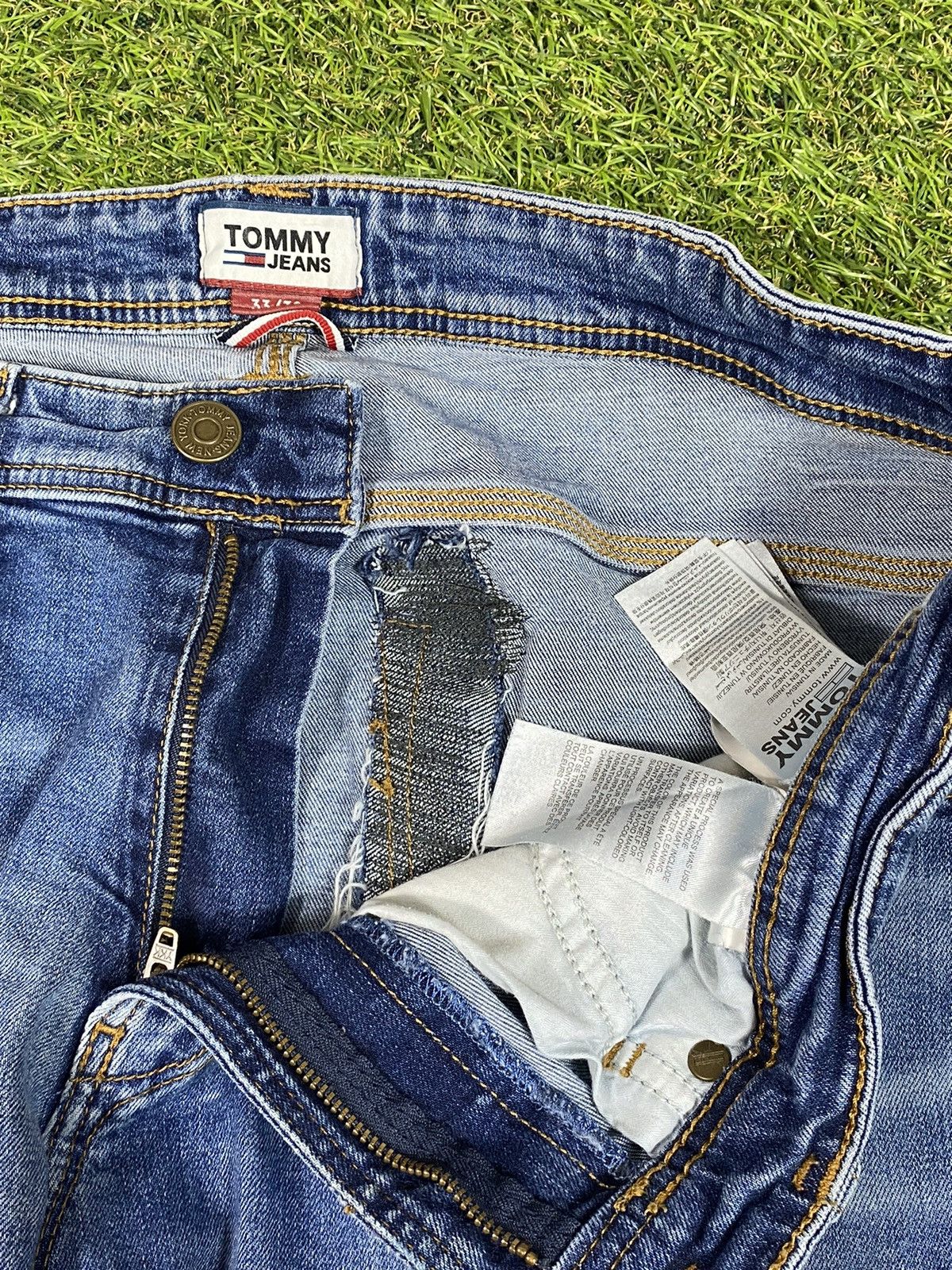 Tommy Hilfiger Vintage Y2k Hilfiger Denim jeans faded style size 33x32 Size US 33 - 5 Thumbnail