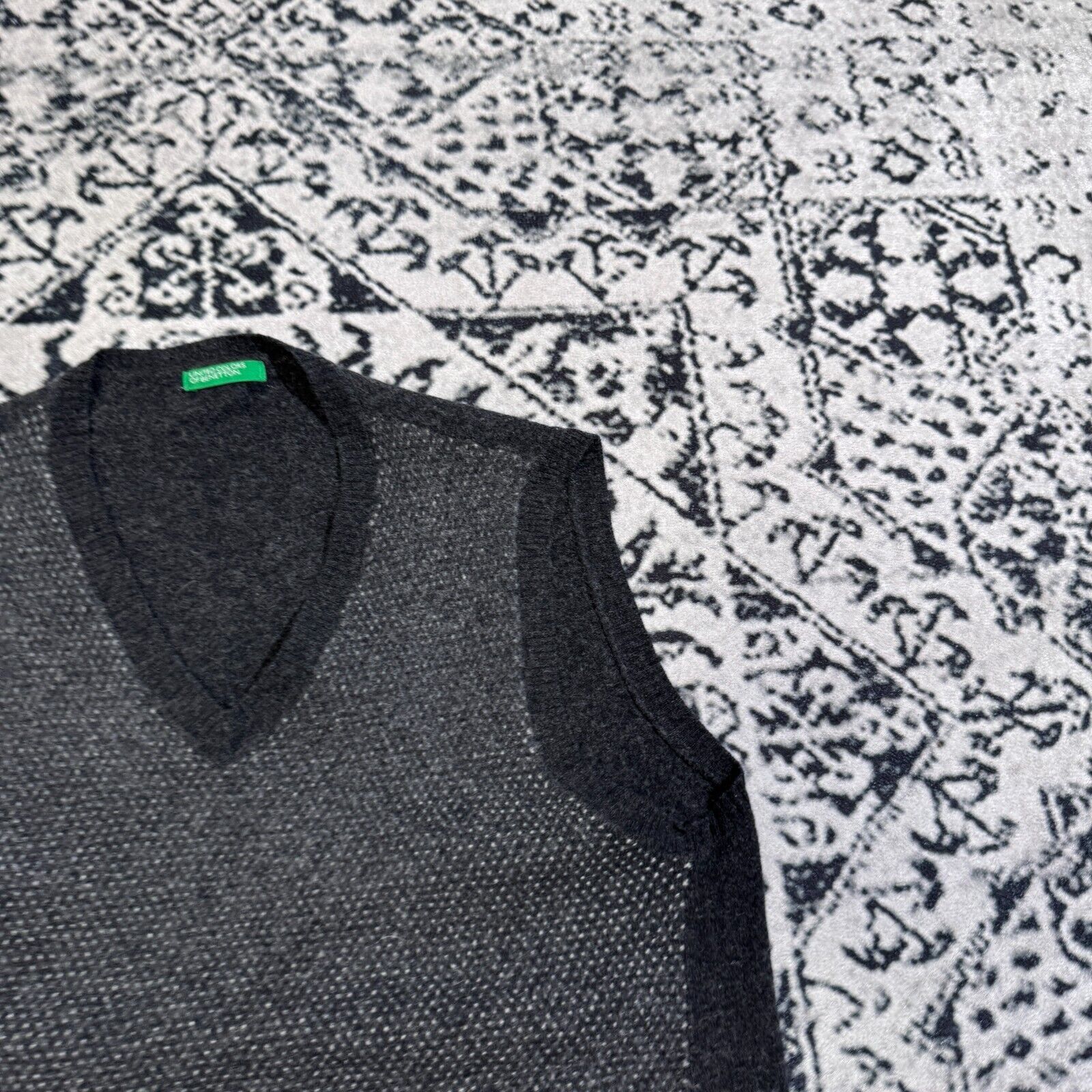 Vintage Vintage Unisex Black Wool Vest Sweater Size M 90s Oldmoney Size US M / EU 48-50 / 2 - 5 Thumbnail