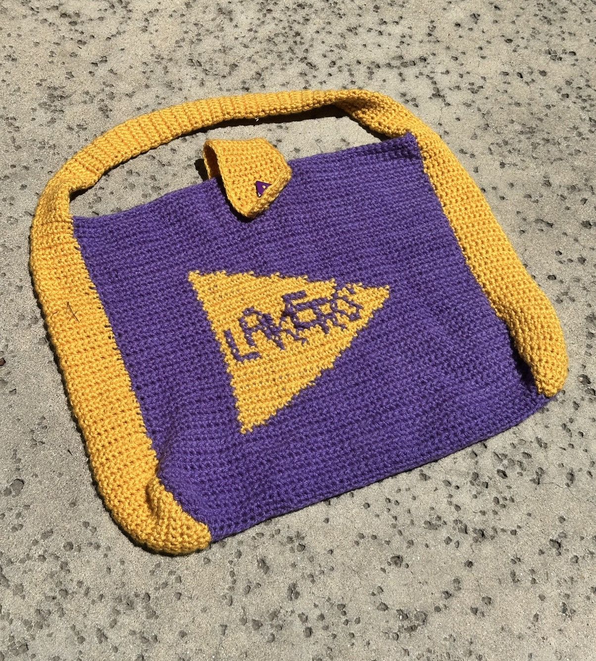 Vintage Vintage Handmade Crochet NBA LA Lakers Bag Tote Size ONE SIZE - 1 Thumbnail