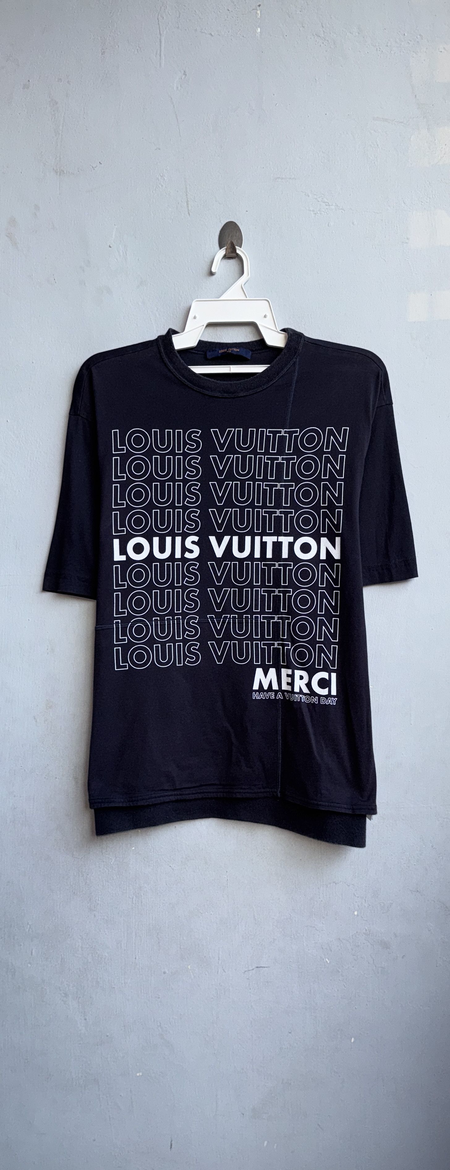 Louis Vuitton LV Louis Vuitton Merci Have A Vuitton Day T-Shirt Size US XL / EU 56 / 4 - 1 Thumbnail