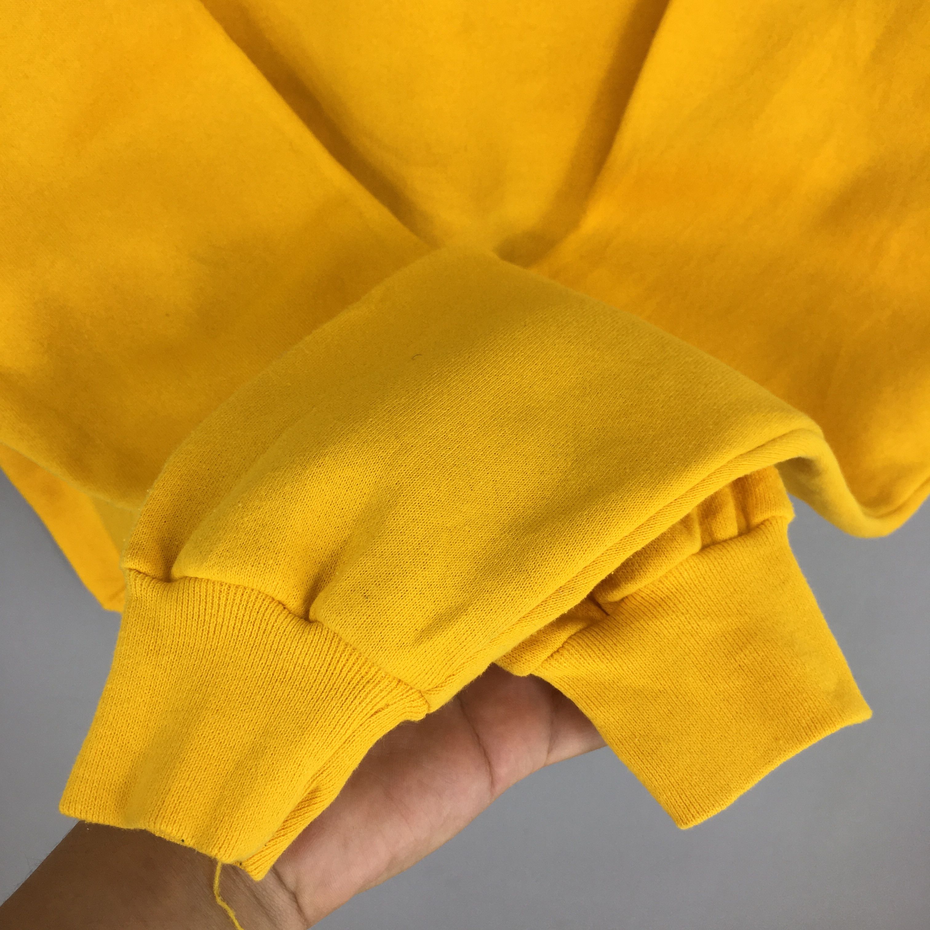 NCAA × Vintage Vintage Iowa Hawkeyes Football Yellow Sweatshirt Medium Size US M / EU 48-50 / 2 - 4 Thumbnail