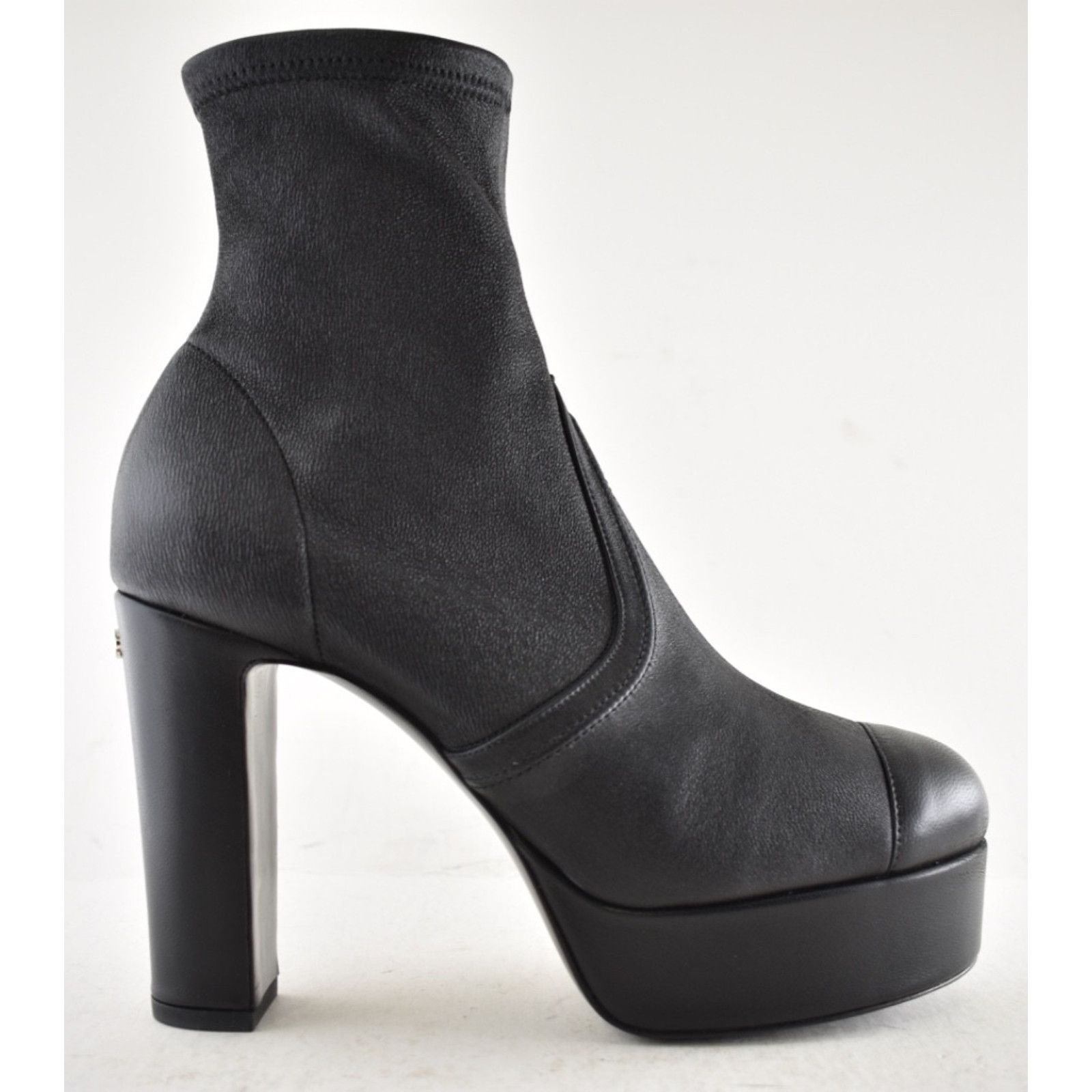 Chanel Chanel 24K Lambskin CC Ankle Platform Block Heel Bootie 39.5 Size US 8.5 / IT 38.5 - 2 Thumbnail