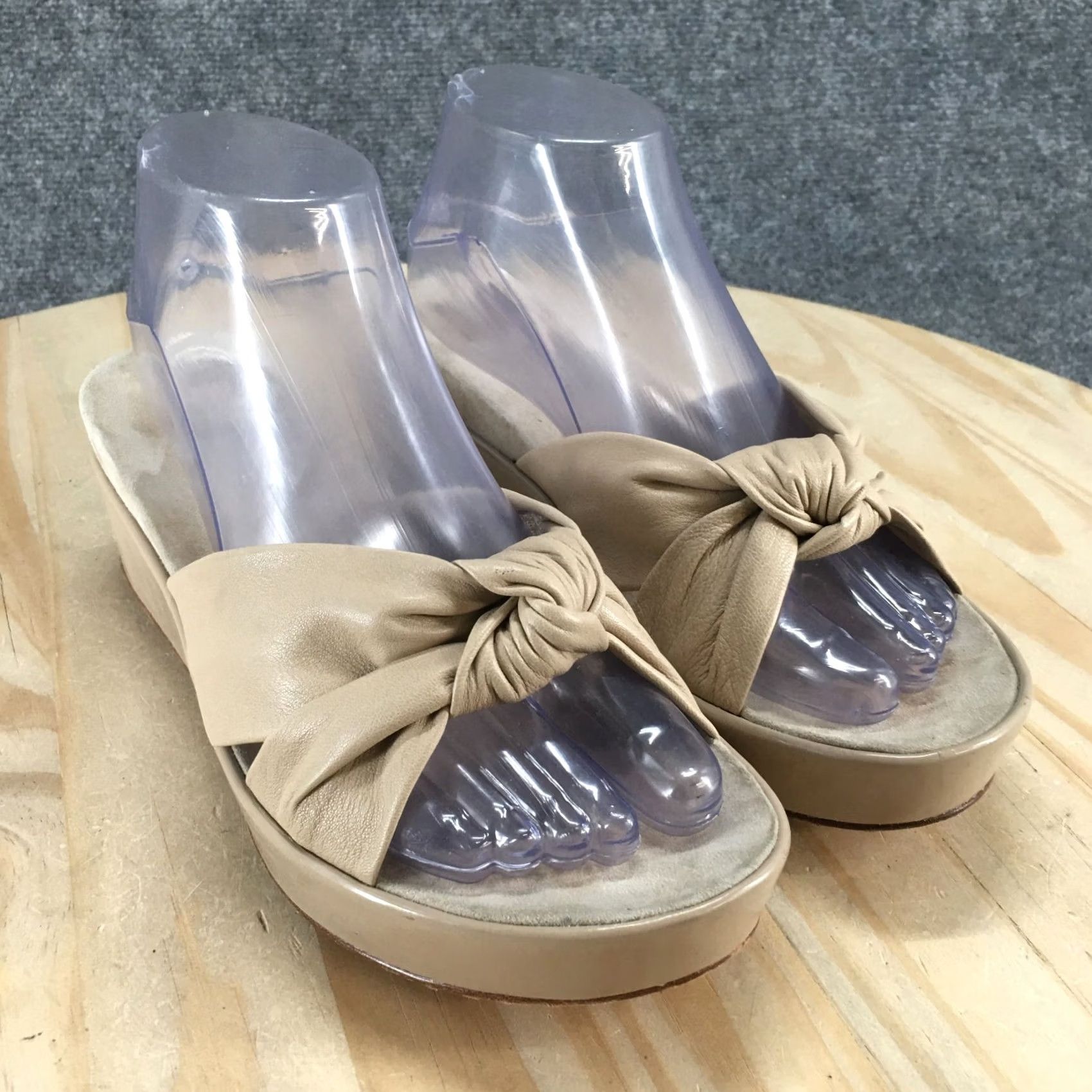 Kenneth Cole Kenneth Cole Sandals Womens 8.5 M Sacred Slide Beige Leather Casual Wedge Heels Size US 9 / IT 39 - 3 Thumbnail
