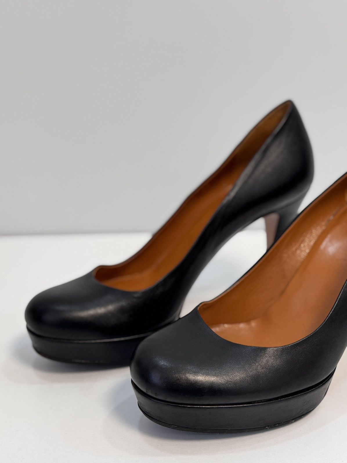 Gucci Gucci Black Leather Round Toe Platform Pumps Size US 8 / IT 38 - 2 Thumbnail
