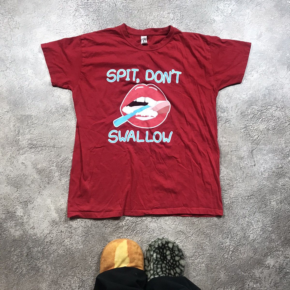 Vintage Y2K Spit Dont Swallow Graphic Tee Streetwear Red Baggy M Size US M / EU 48-50 / 2 - 1 Thumbnail