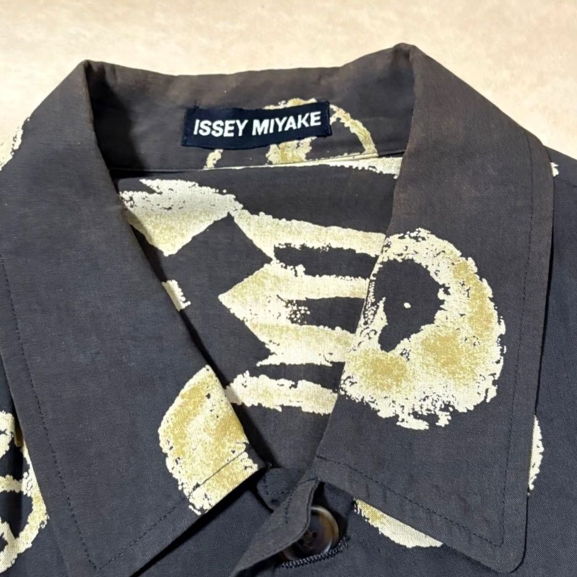 Issey Miyake ISSEY MIYAKE GRAPHIC PRINT SHIRT JACKET MEN MULTICOLOR RAYON SIZE L USED Size US L / EU 52-54 / 3 - 3 Thumbnail