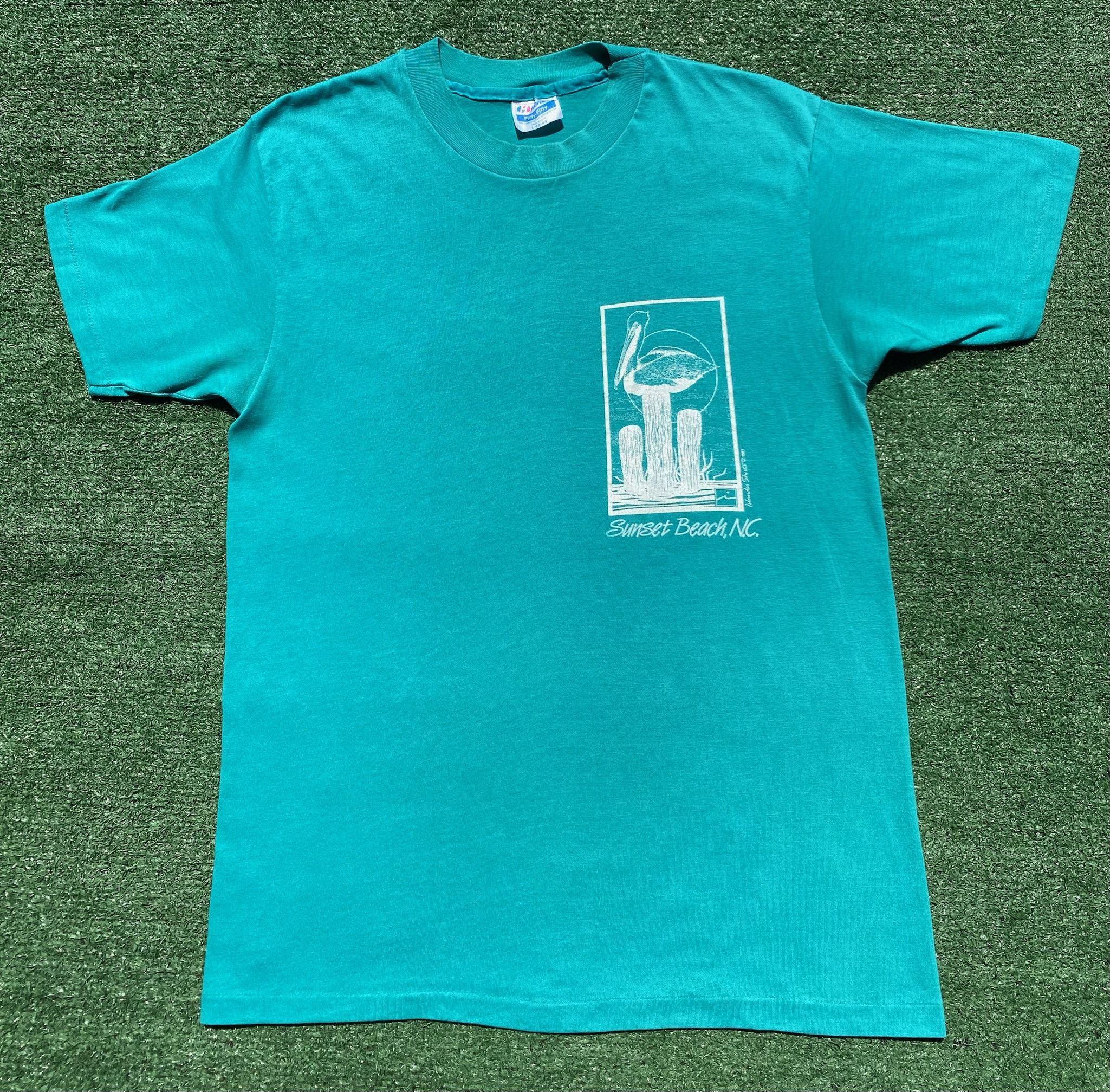 Hanes 80’s Sunset Beach NC Pelican T-shirt Men’s Medium Size US M / EU 48-50 / 2 - 1 Thumbnail