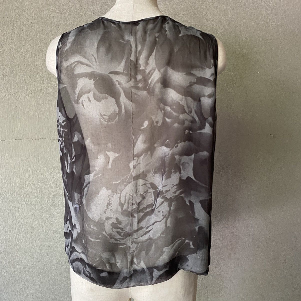 Givenchy GIVENCHY Transparent Gray Floral Sleeveless Blouse Size M / US 6-8 / IT 42-44 - 15 Thumbnail