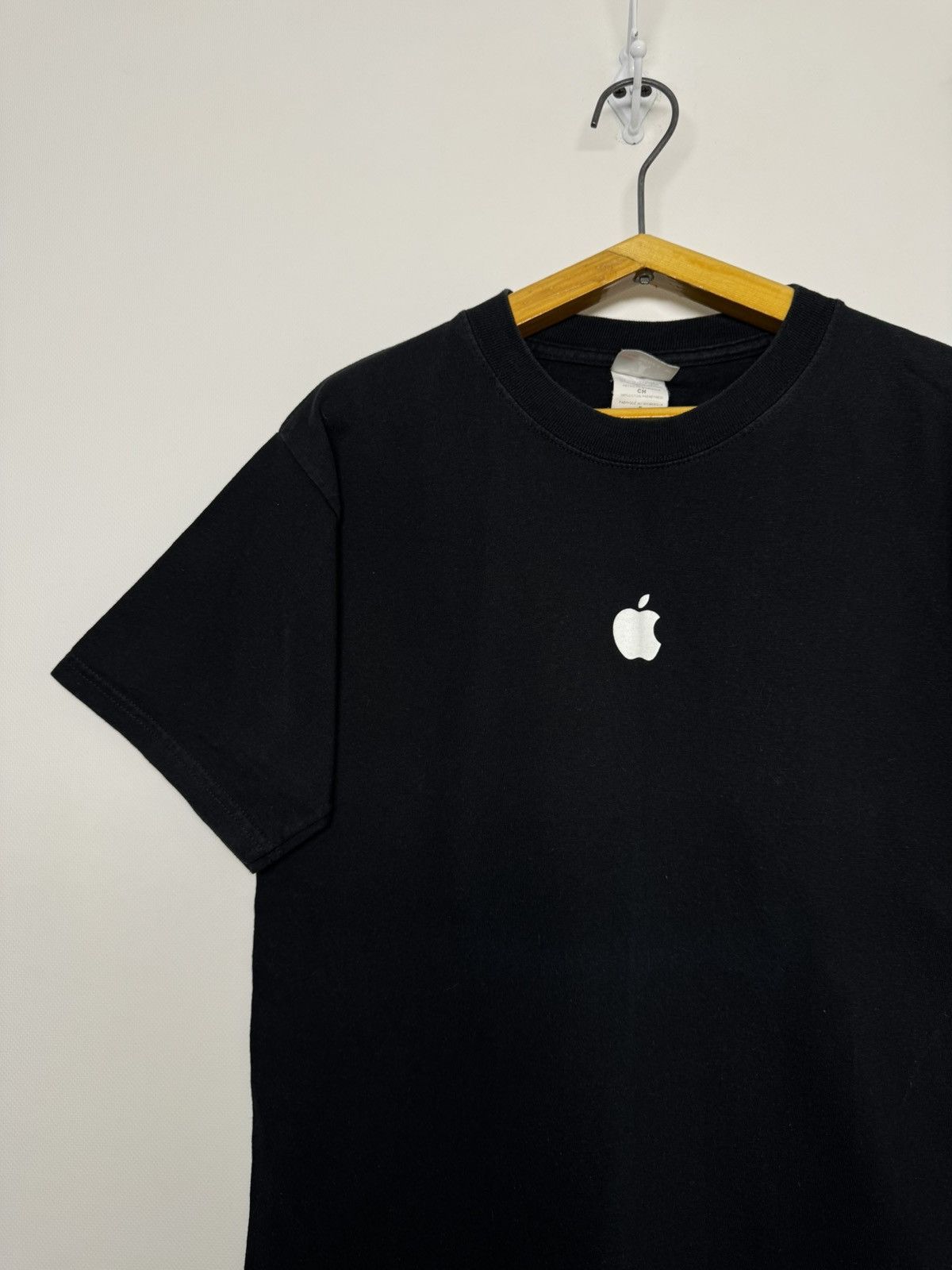 Hanes Vintage Y2K Apple Logo Employee T-Shirt Size US S / EU 44-46 / 1 - 6 Thumbnail