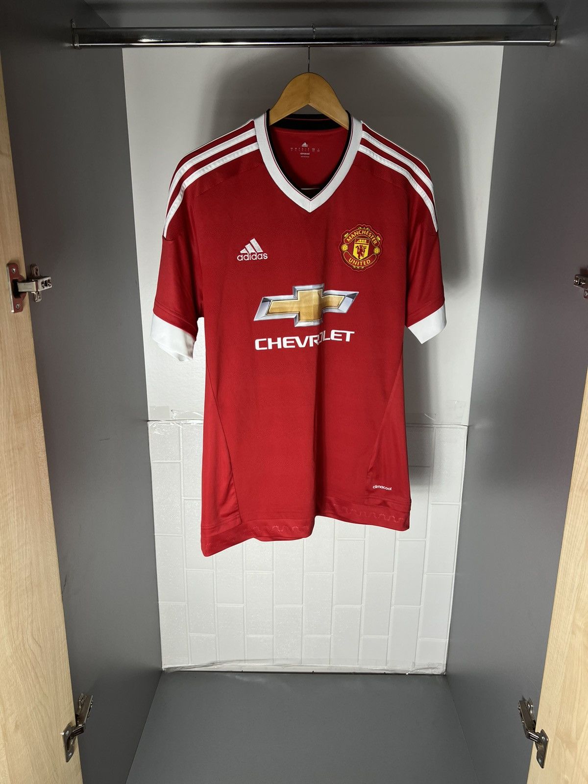 Adidas VINTAGE ADIDAS FC MANCHESTER UNITED ENGLAND SOCCER JERSEY Size US L / EU 52-54 / 3 - 8 Thumbnail