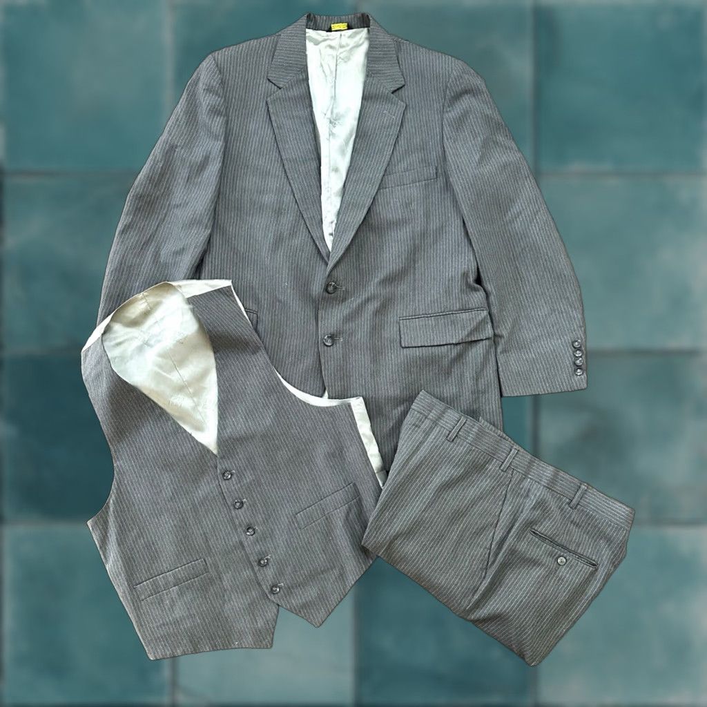 Vintage VINTAGE Nino Cerruti 3-Piece Men's Gray Wool Suit 42 Chest Business Formal 80s Size 42R - 1 Thumbnail