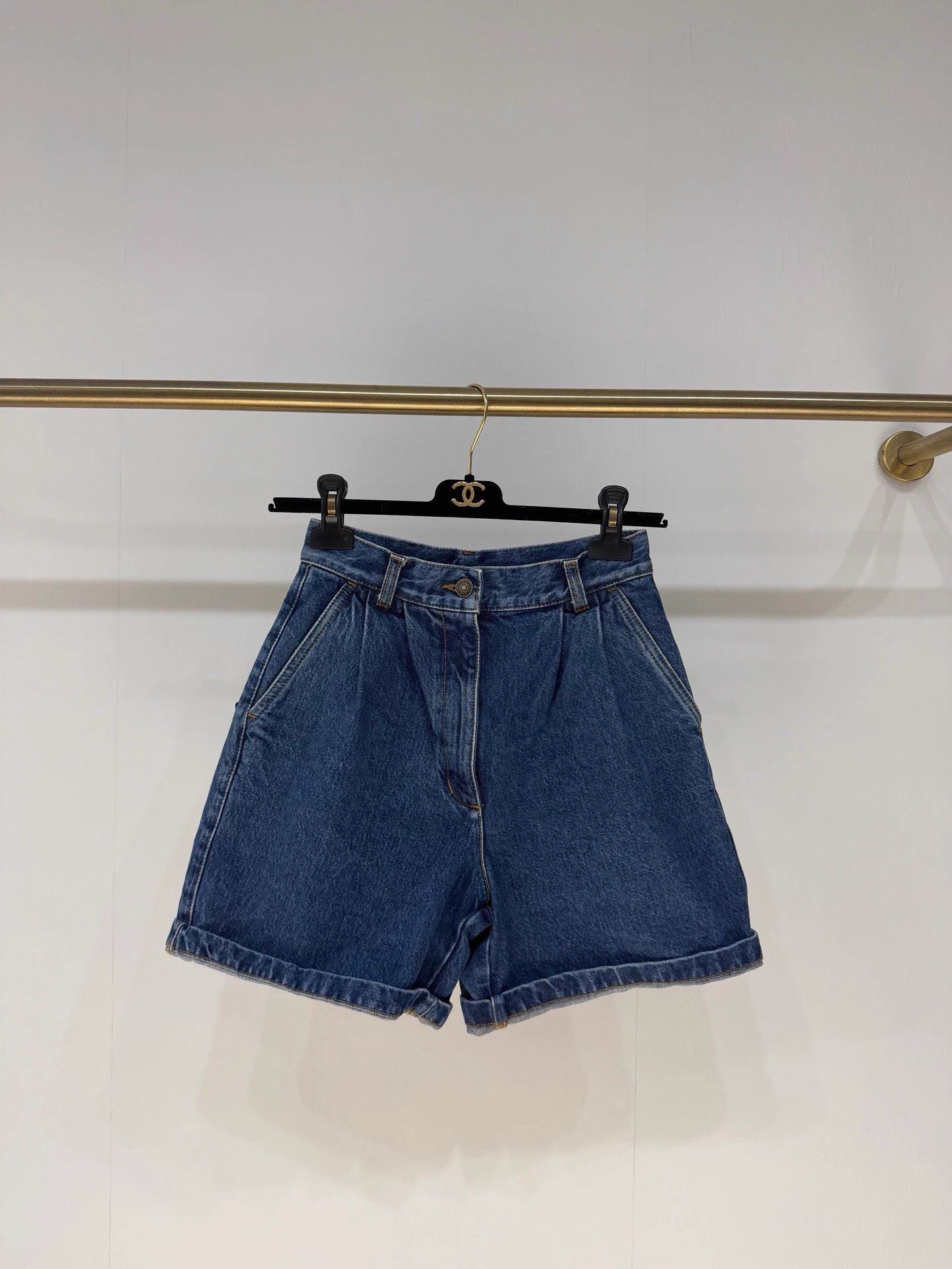 Gucci Gucci Panda Print High Waist Denim Short 36 Size 26" / US 2 / IT 38 - 1 Thumbnail