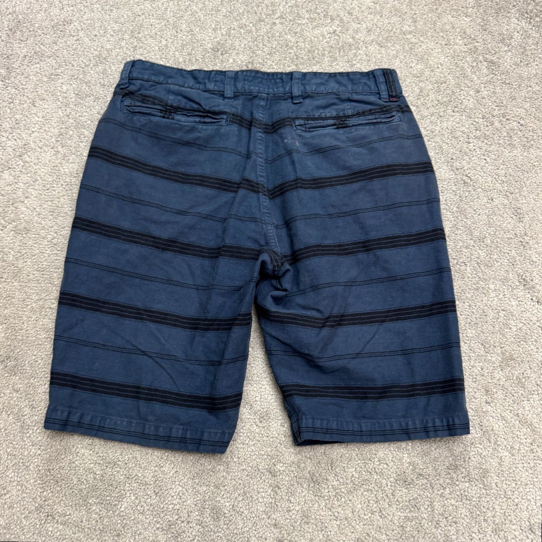 Vintage Iron & Resin Striped Bermuda Shorts Mens 32 Navy Blue Black Casual Outdoor USA Shorts Mens 32 Navy Blue Black Striped Bermuda Pockets Summer 90s? Size US 32 / EU 48 - 2 Thumbnail