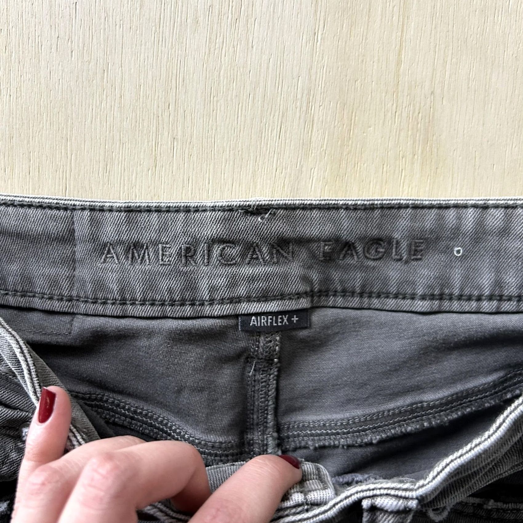 American Eagle Outfitters VINTAGE? No. American Eagle Airflex+ Jeans Mens 28x32 Gray Denim Slim Skinny Distressed Size US 28 / EU 44 - 2 Thumbnail