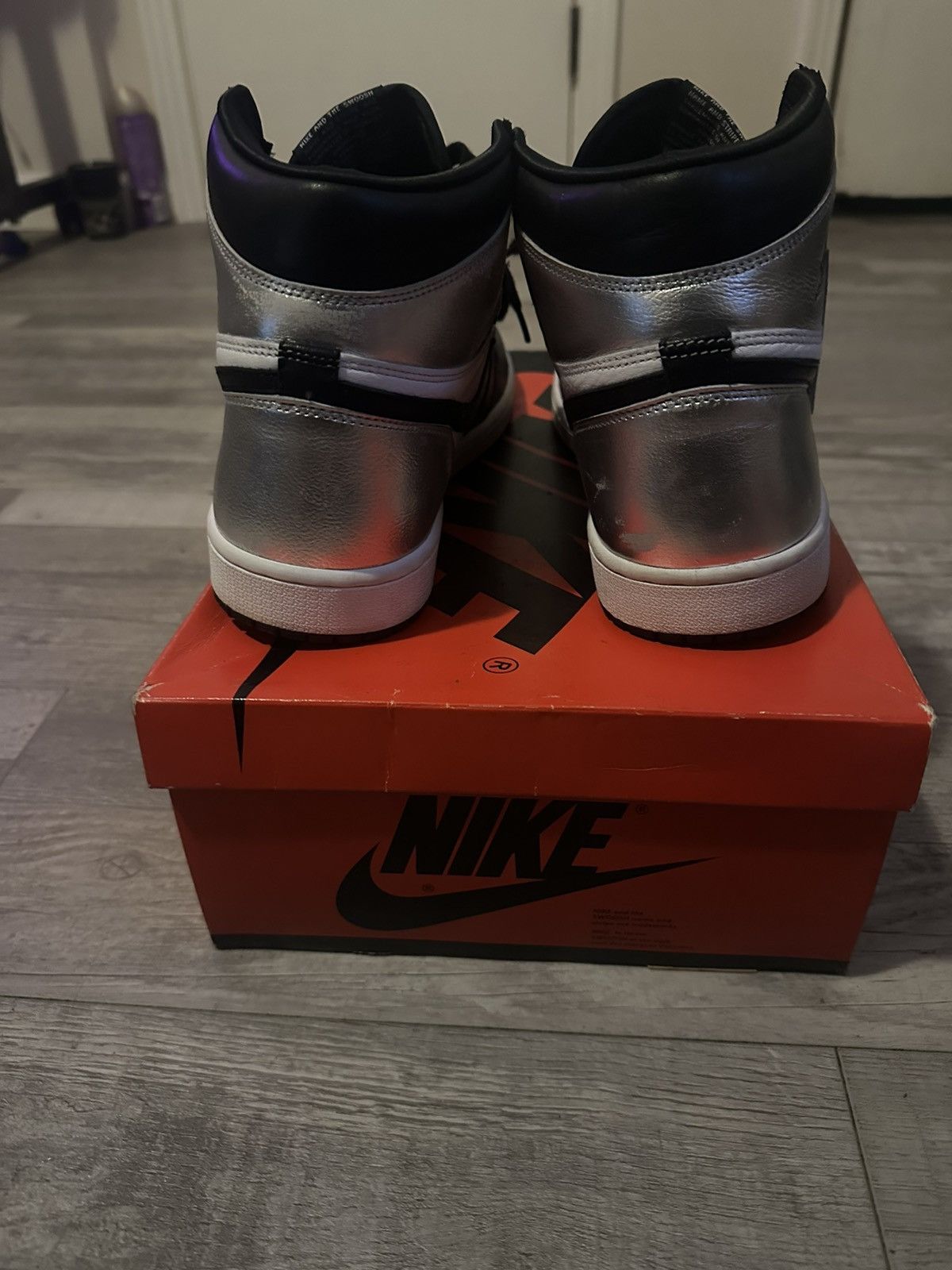 Jordan Brand × Nike WMNS Air Jordan 1 High OG Metallic “Silver Toe” Size US 11.5 / IT 41.5 - 6 Thumbnail