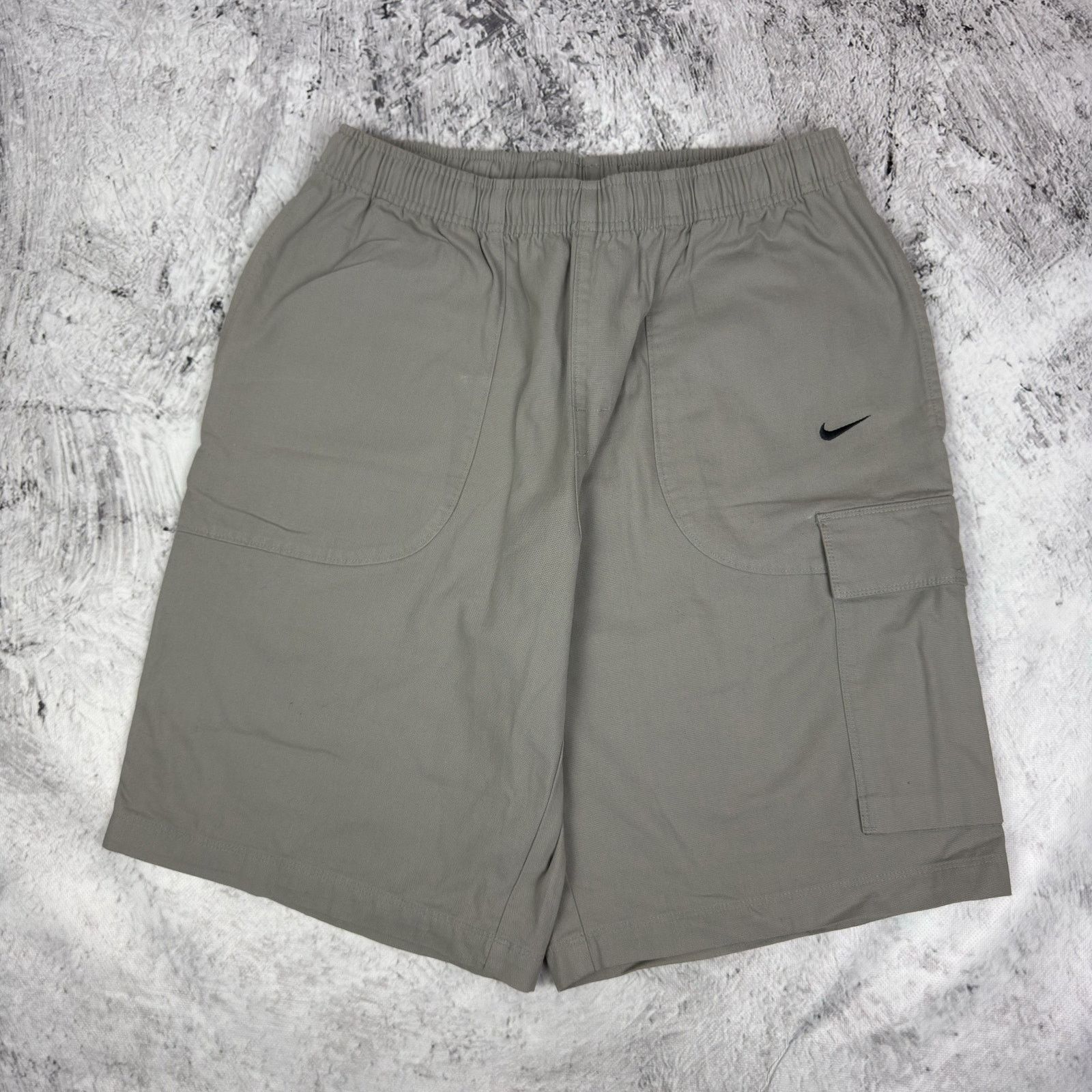 Nike Nike Men's gray Black Cotton Logo Solo Swoosh Cargo Shorts Size US 30 / EU 46 - 2 Thumbnail