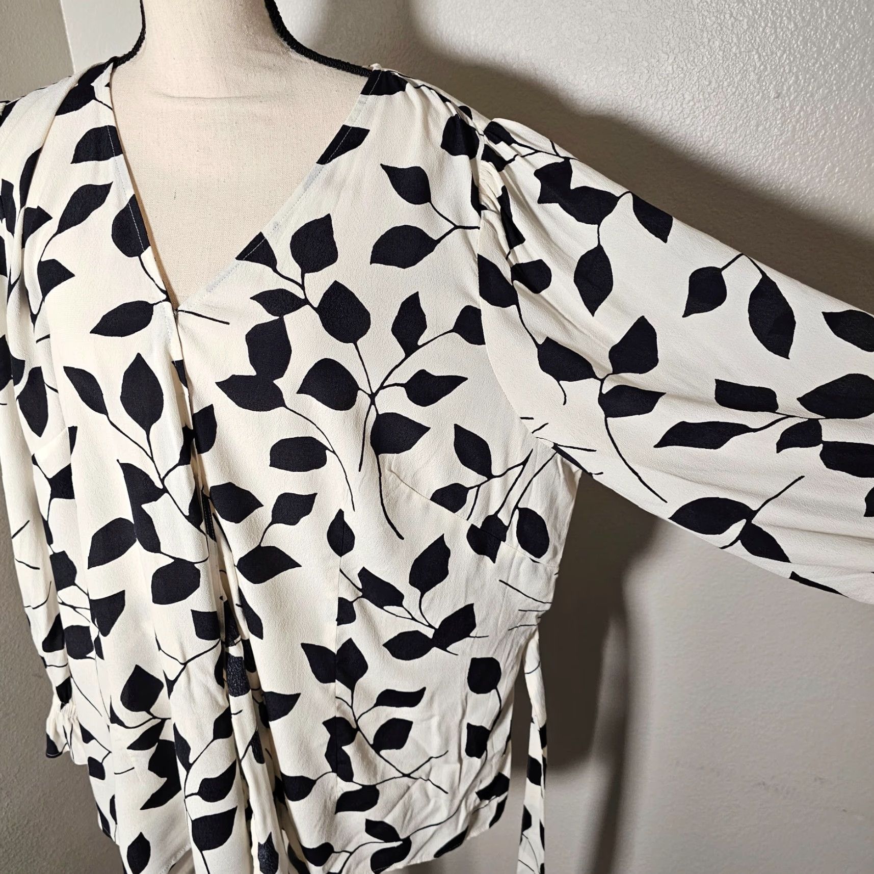 Talbots Talbots Blouse Shirt Plus 2X White Black V-Neck Button Ruffle Lightweight Long Sleeve Capable 100% Cotton Womens Modern Basic Size XXL / US 16-18 / IT 52-54 - 2 Thumbnail
