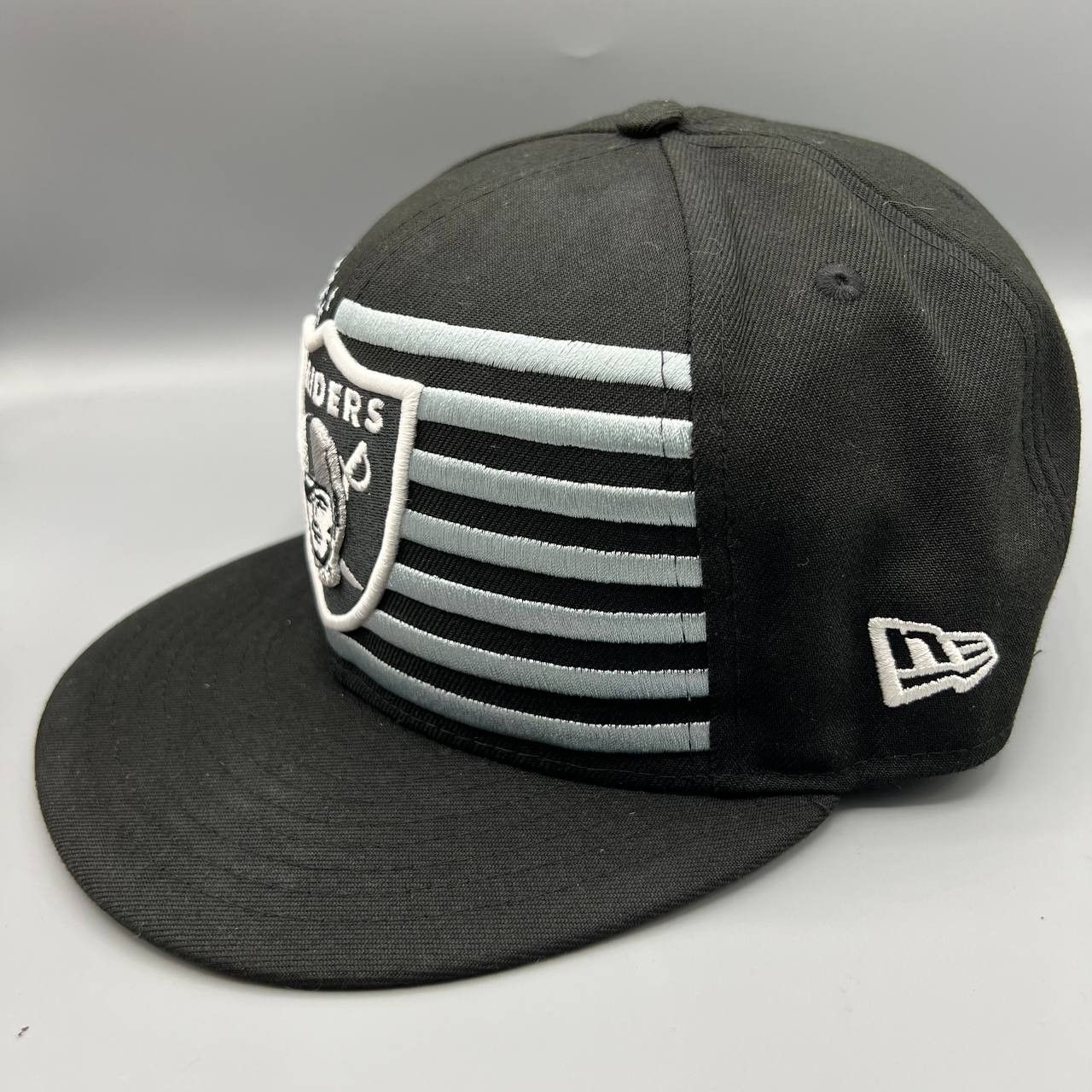 New Era Las Vegas Raiders Hat Men 7 5/8 Black NFL Fitted Cap Size ONE SIZE - 2 Thumbnail