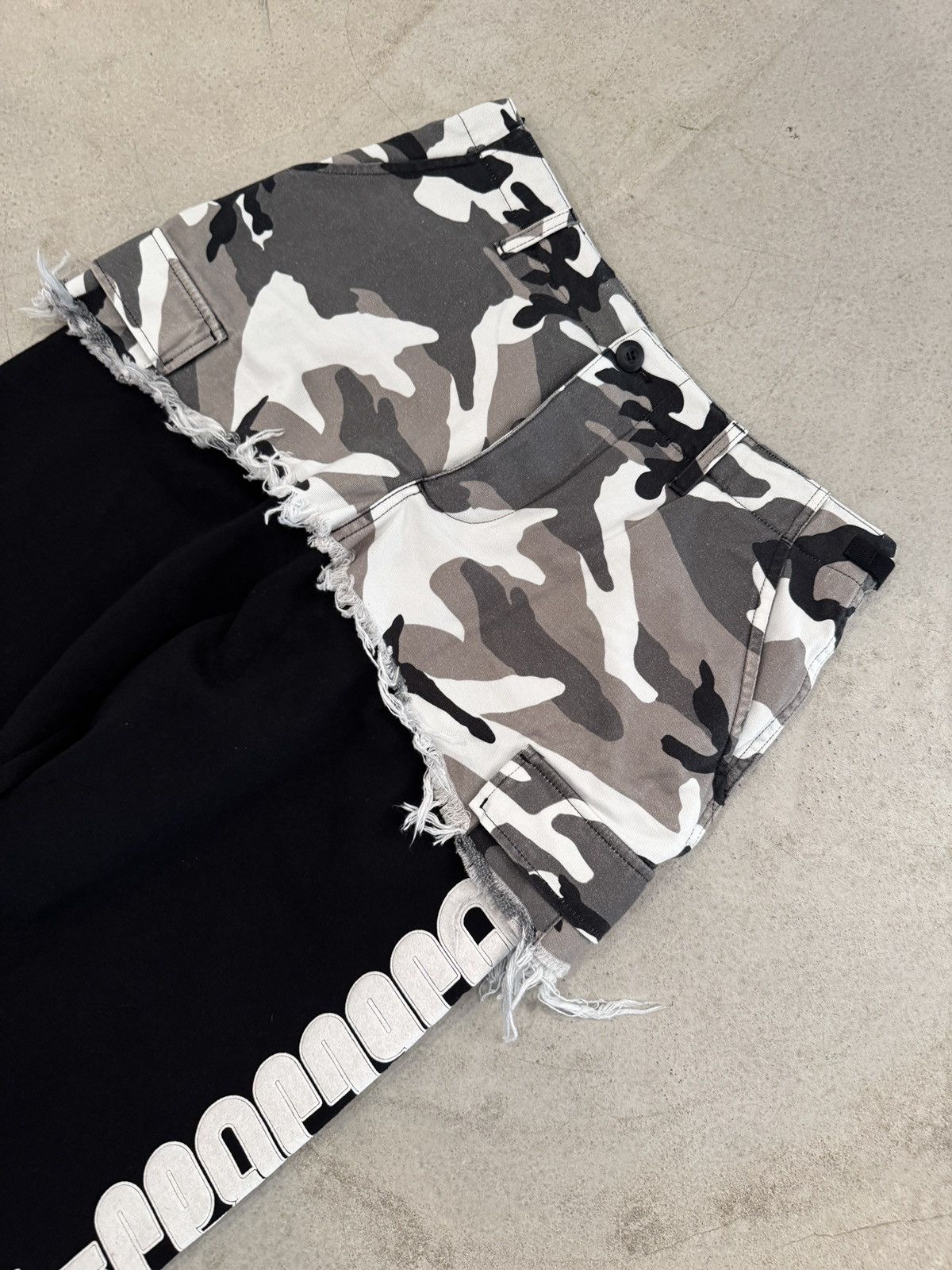 Designer × Vetements *RARE* RUNWAY VETEMENTS CAMO HYBRID CARGO PANTS SWEATS DEMNA Size US 32 / EU 48 - 5 Thumbnail