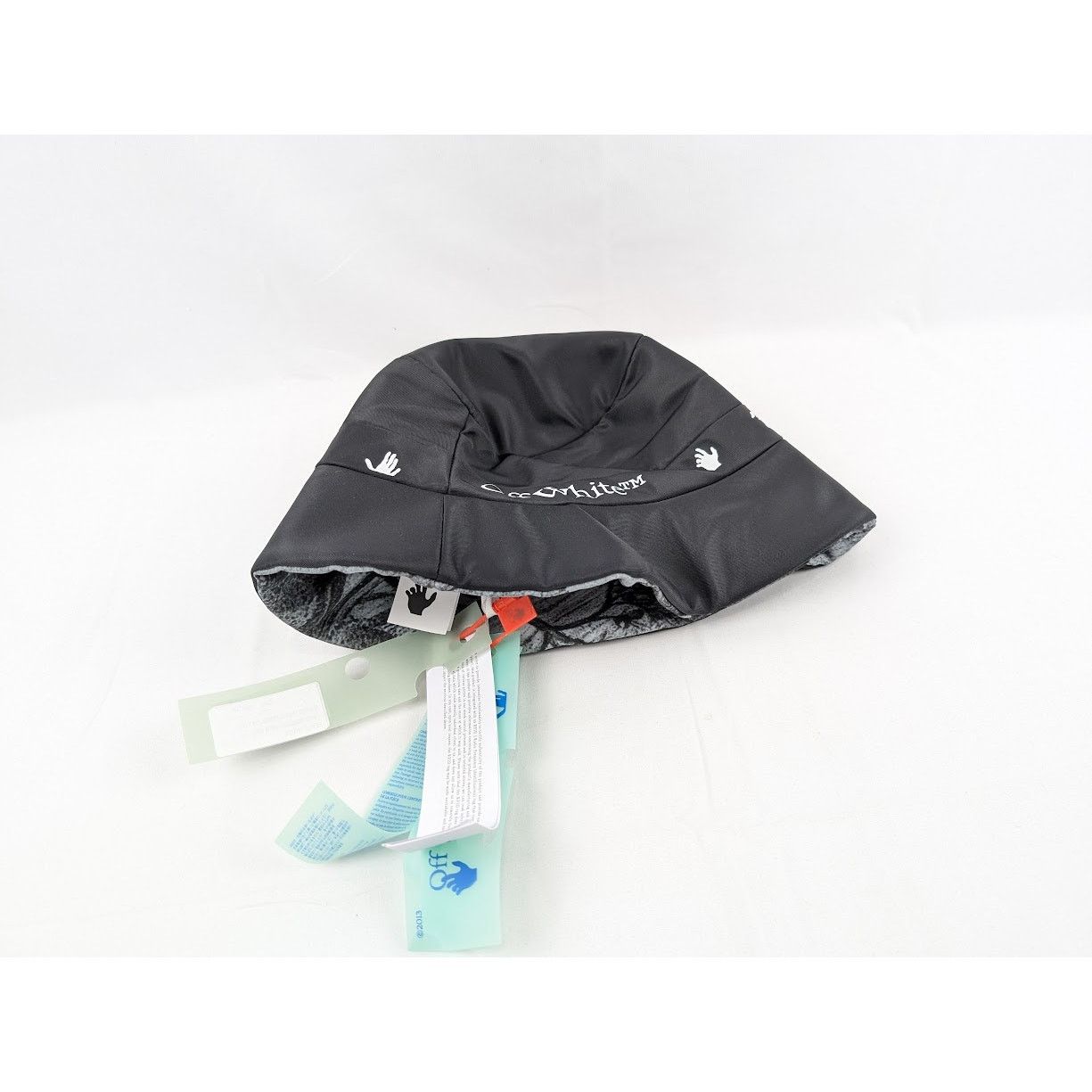 Off-White o1rshd1 Size: OS Logo Viscose Rain Cap in Black / White Size ONE SIZE - 19 Thumbnail