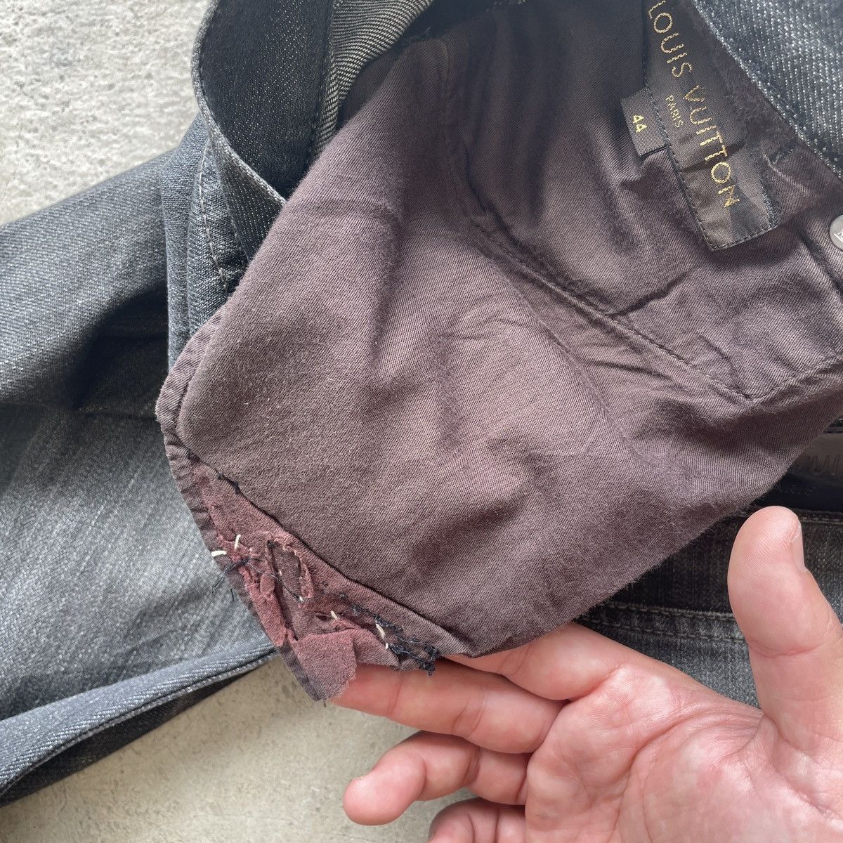 Louis Vuitton Vintage Louis Vuitton LV Black Faded Jeans Pants Denim W35 Size US 35 - 13 Thumbnail