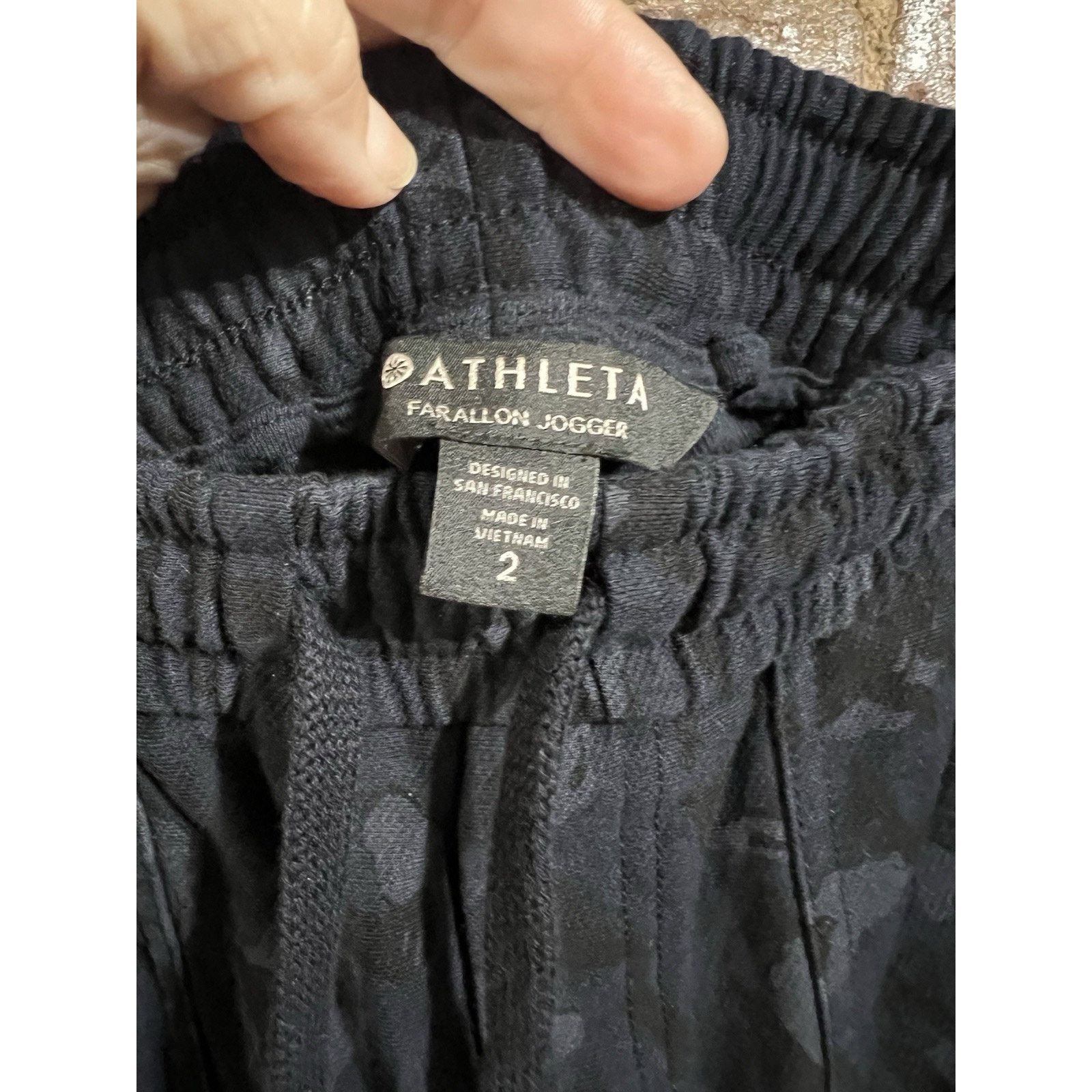 Athleta Athleta Falleon Size 2 Camo Print Joggers Women's Black Gray Size 26" / US 2 / IT 38 - 4 Thumbnail