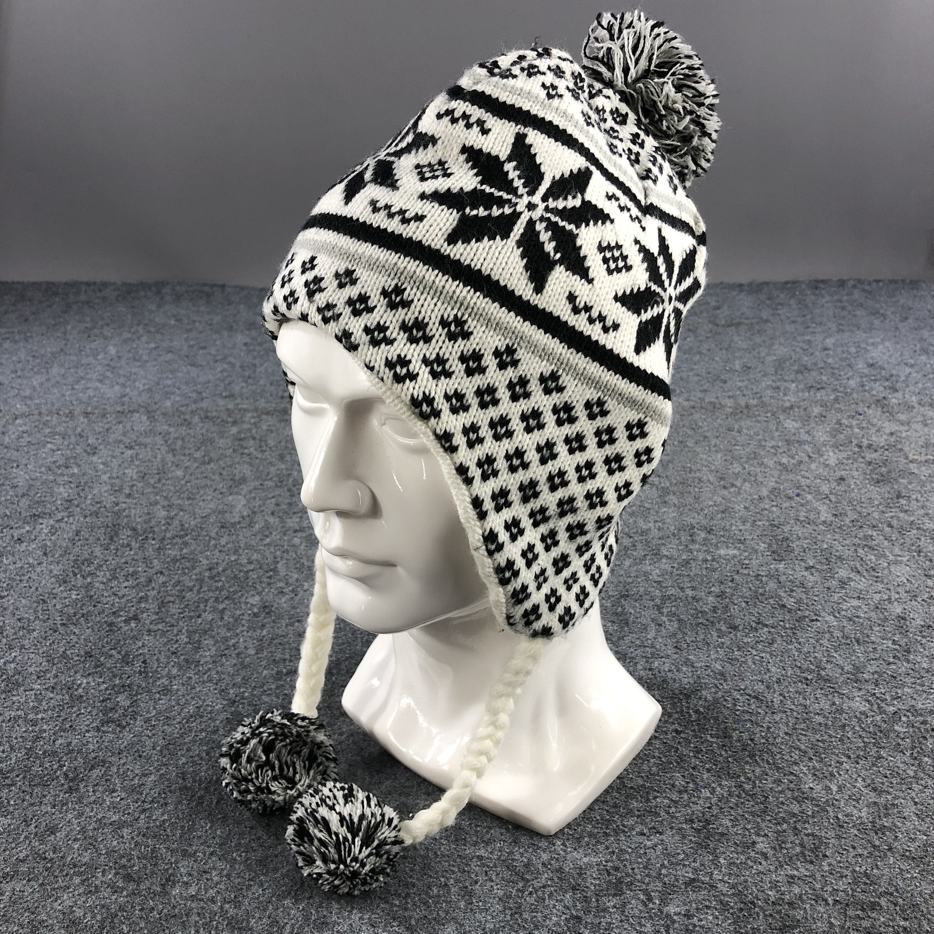 Vintage Fair Isle Bobble Earflap Beanie Snowcap Snow Hat B136 Size ONE SIZE - 1 Thumbnail