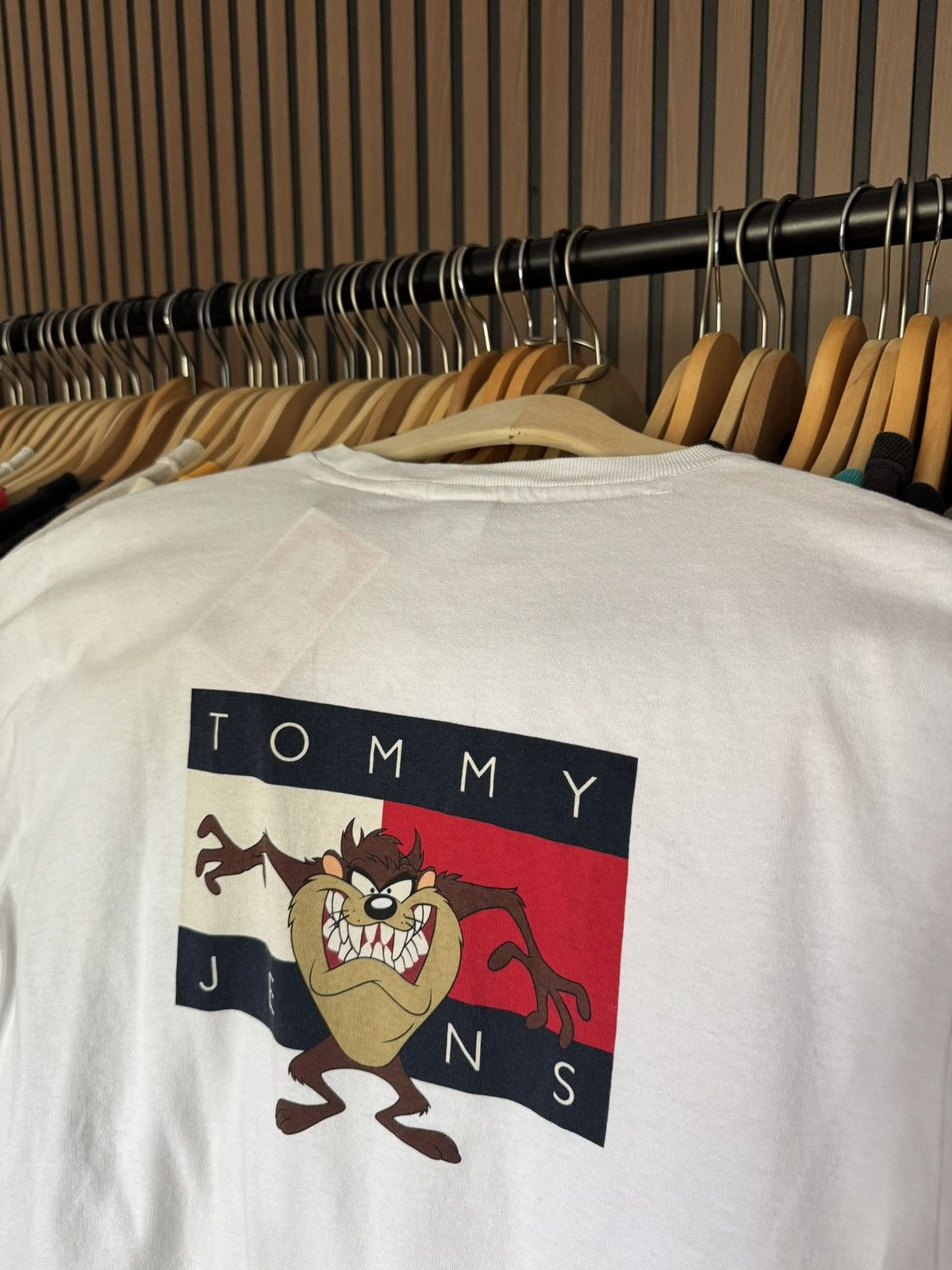 Tommy Jeans Modern Tommy Jeans X Looney Tunes Tasmanian Devil Tee Large Size US L / EU 52-54 / 3 - 3 Thumbnail